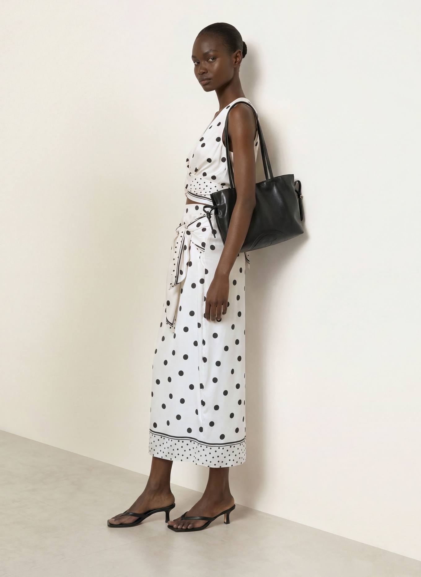 TED BAKER ALBBAA wikkelrok van satijn: WIT / ZWART
