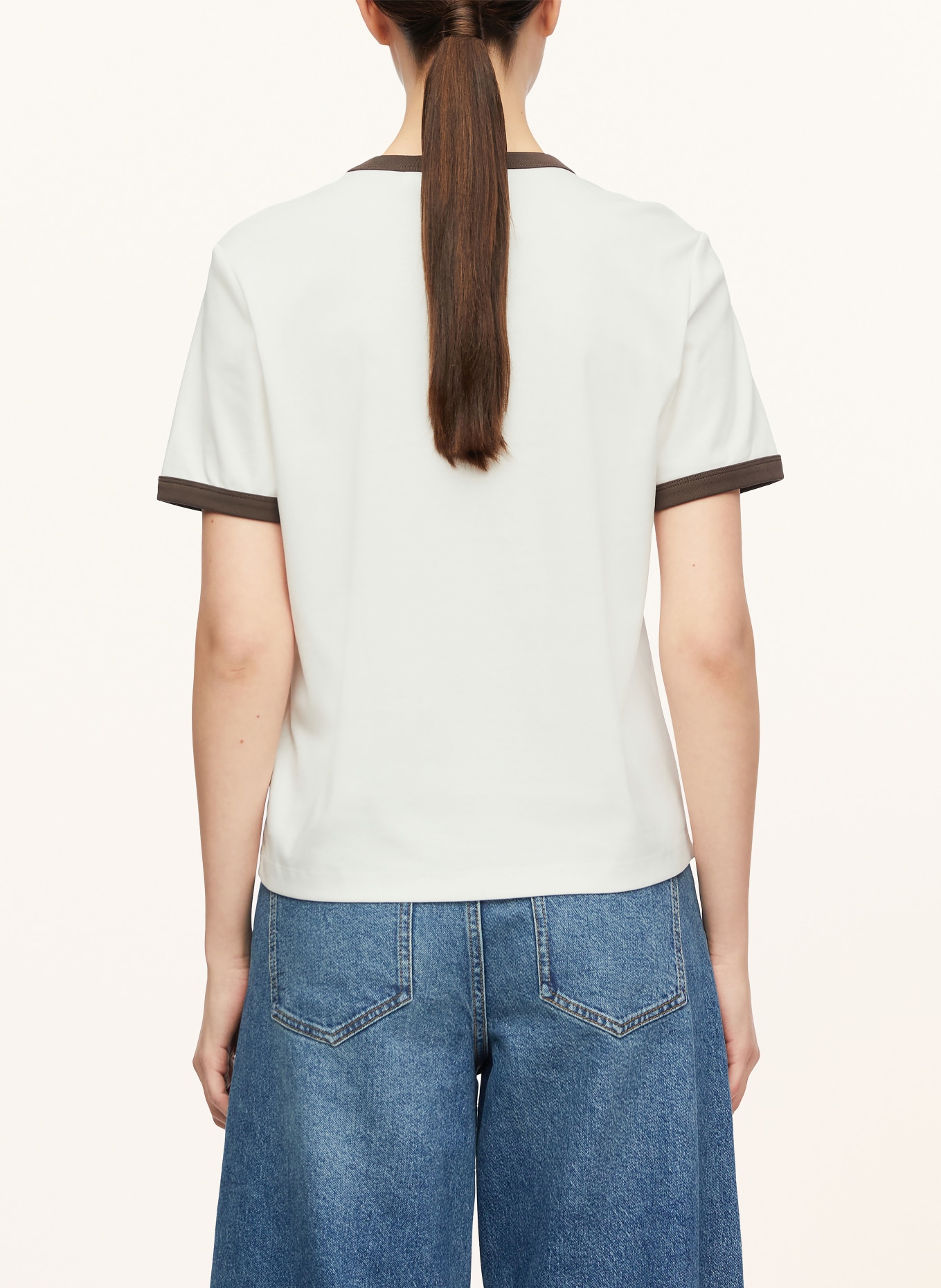 comma T-shirt: VIT / MÖRKBRUN