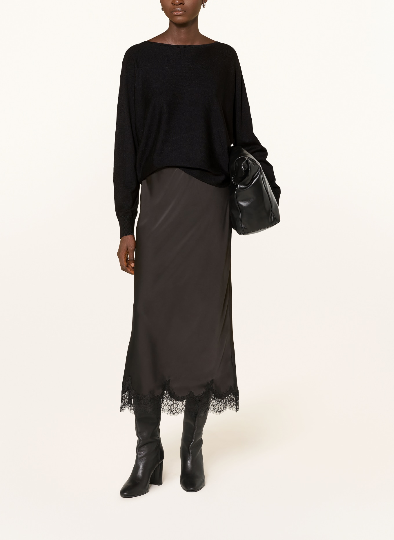 comma Sweater: BLACK