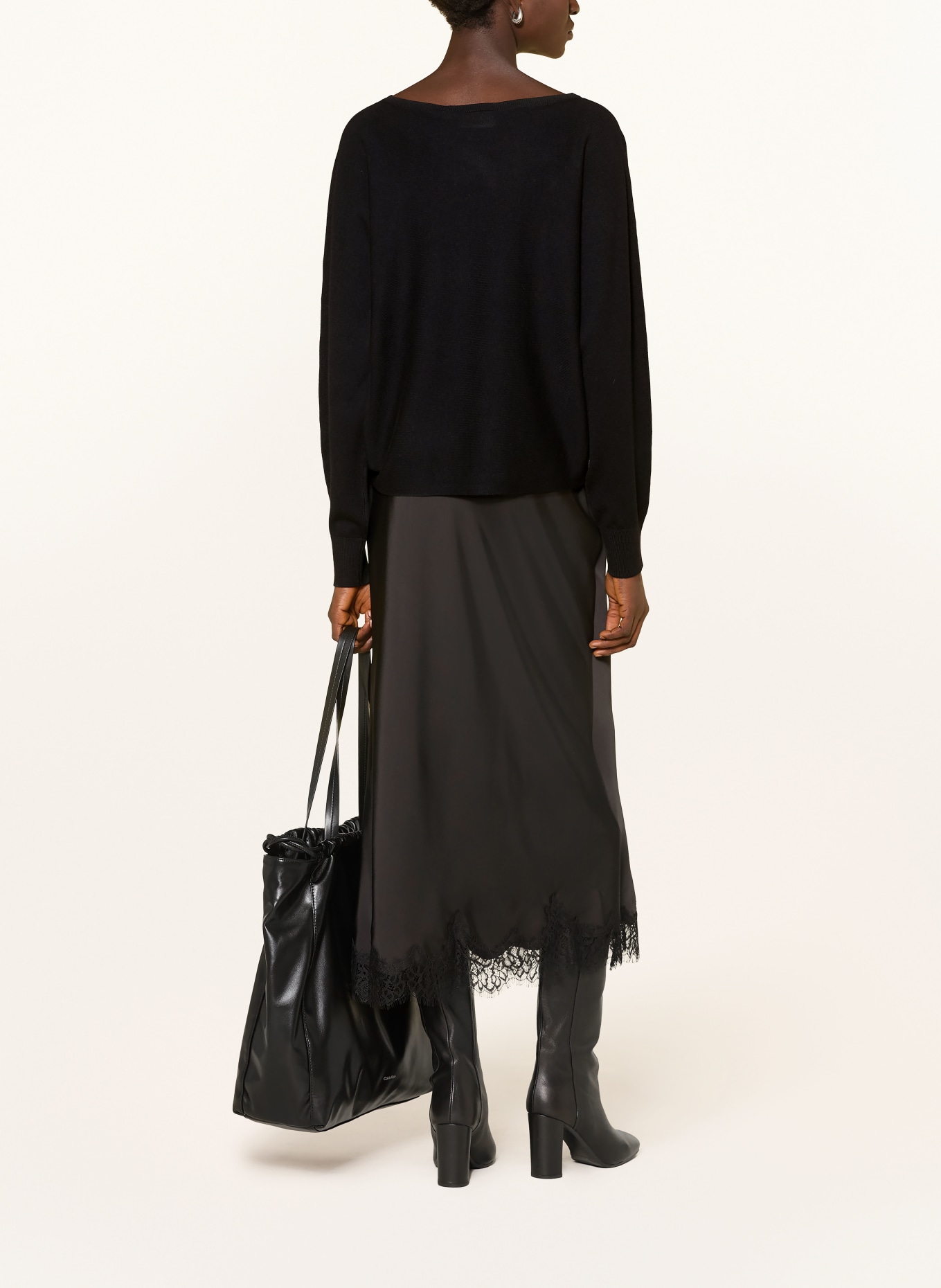 comma Sweater: BLACK