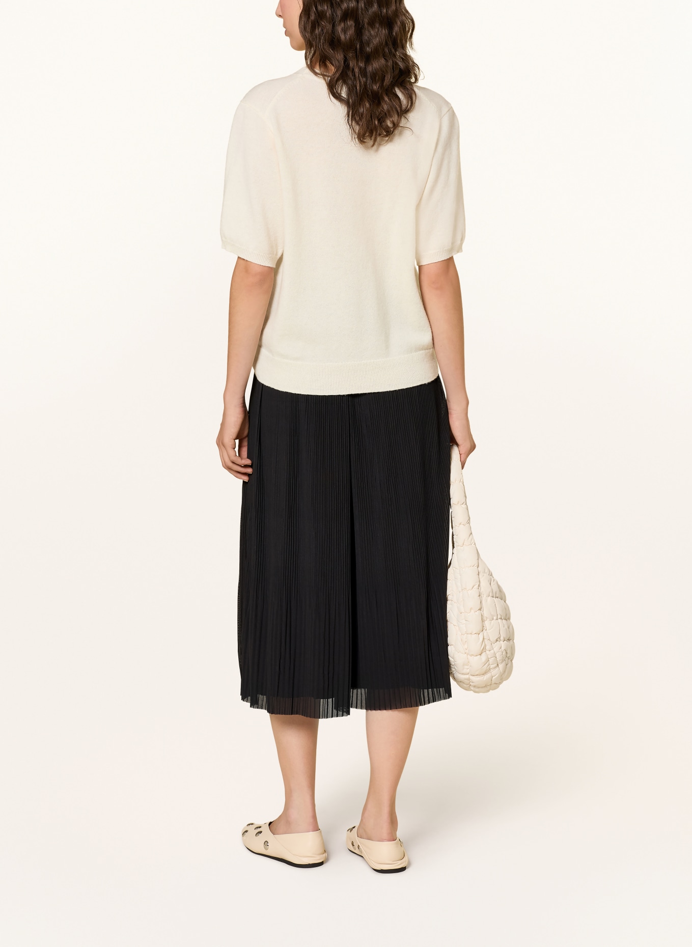 comma Pleated skirt: BLACK