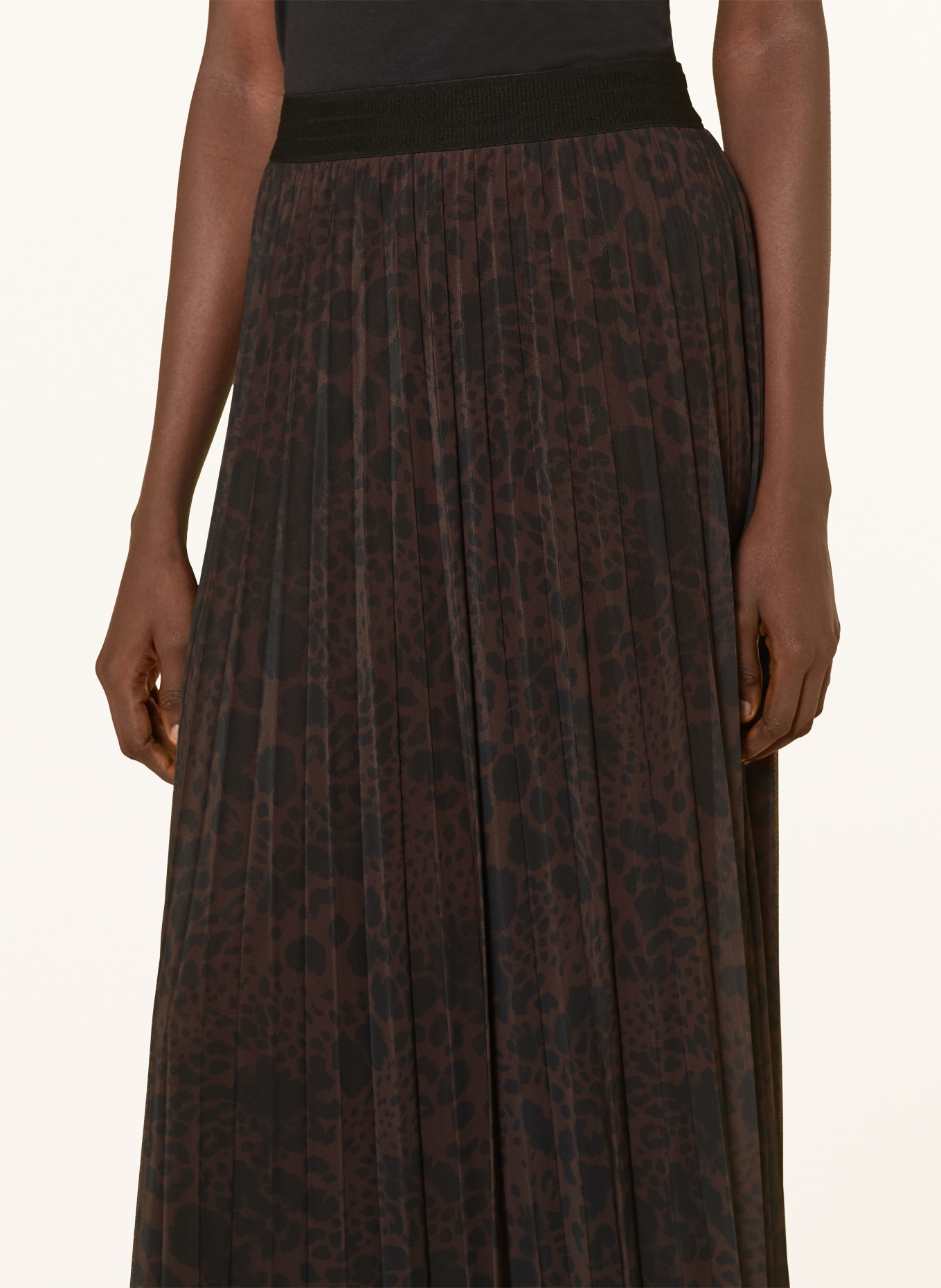 s.Oliver BLACK LABEL Plooirok van mesh: MARRON FONCÉ