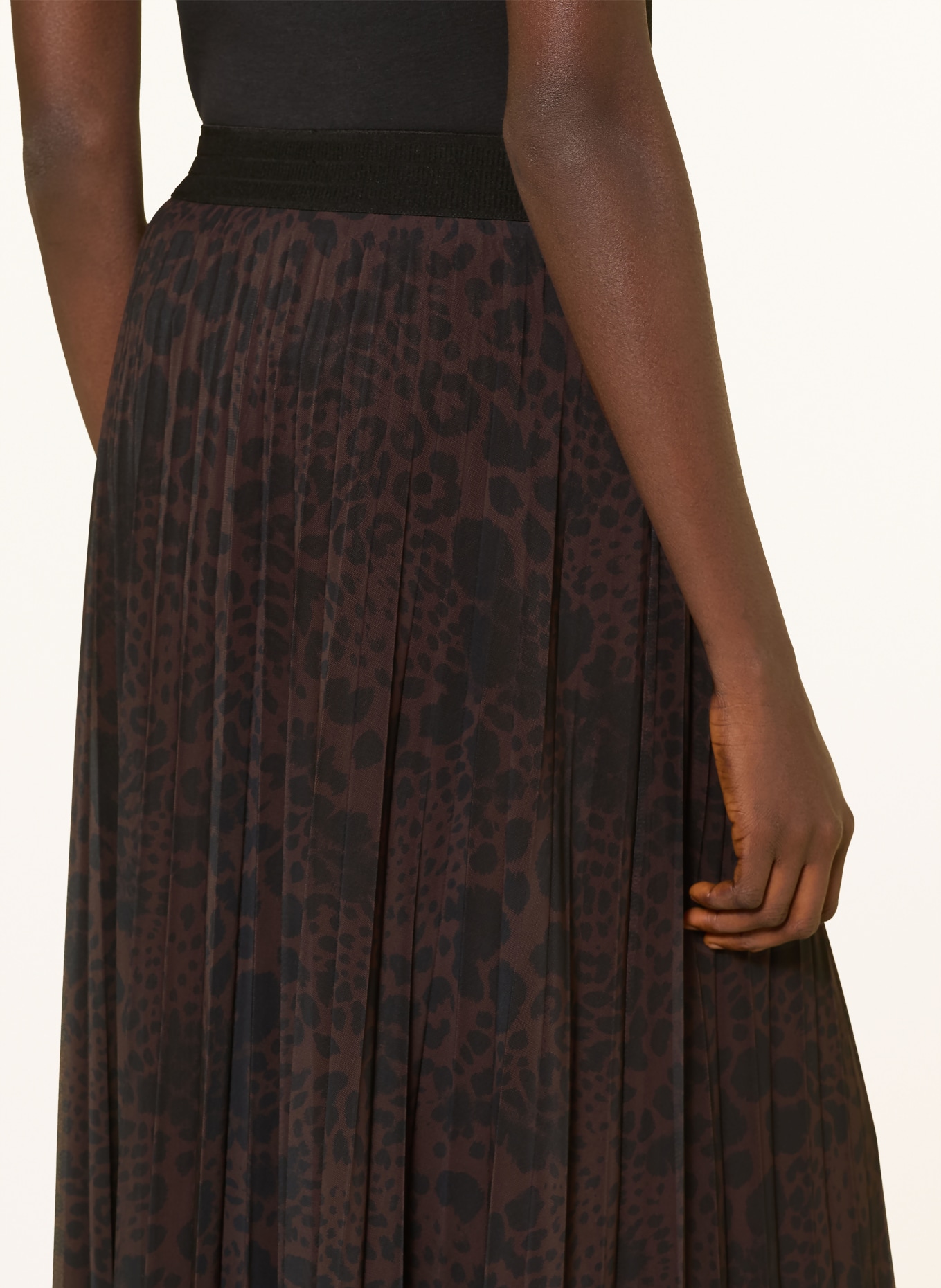 s.Oliver BLACK LABEL Plooirok van mesh: MARRON FONCÉ