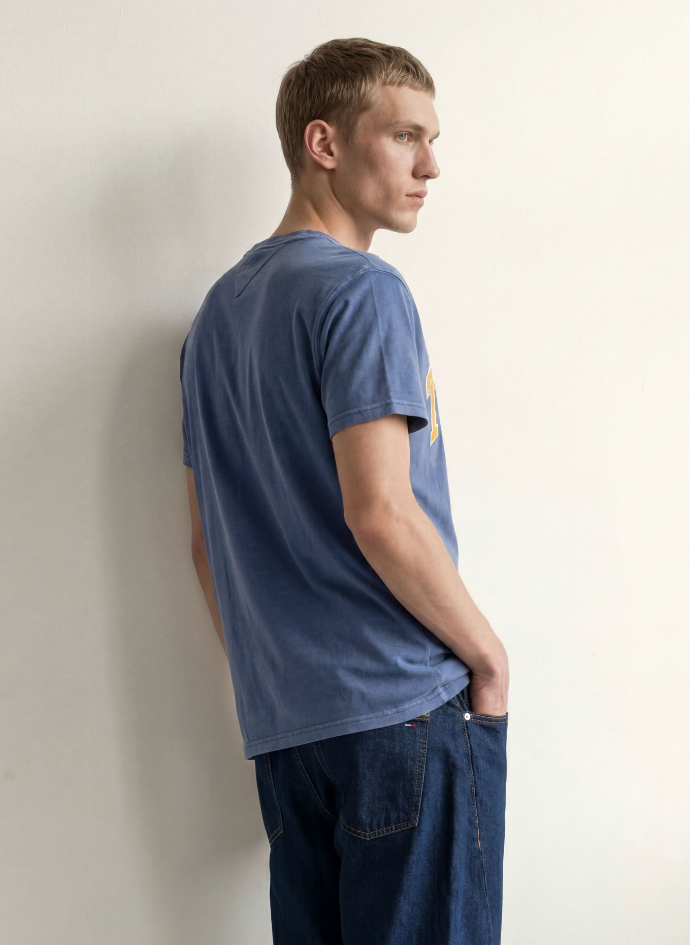 TOMMY JEANS T-shirt: MØRKEBLÅ / GUL / GRØN