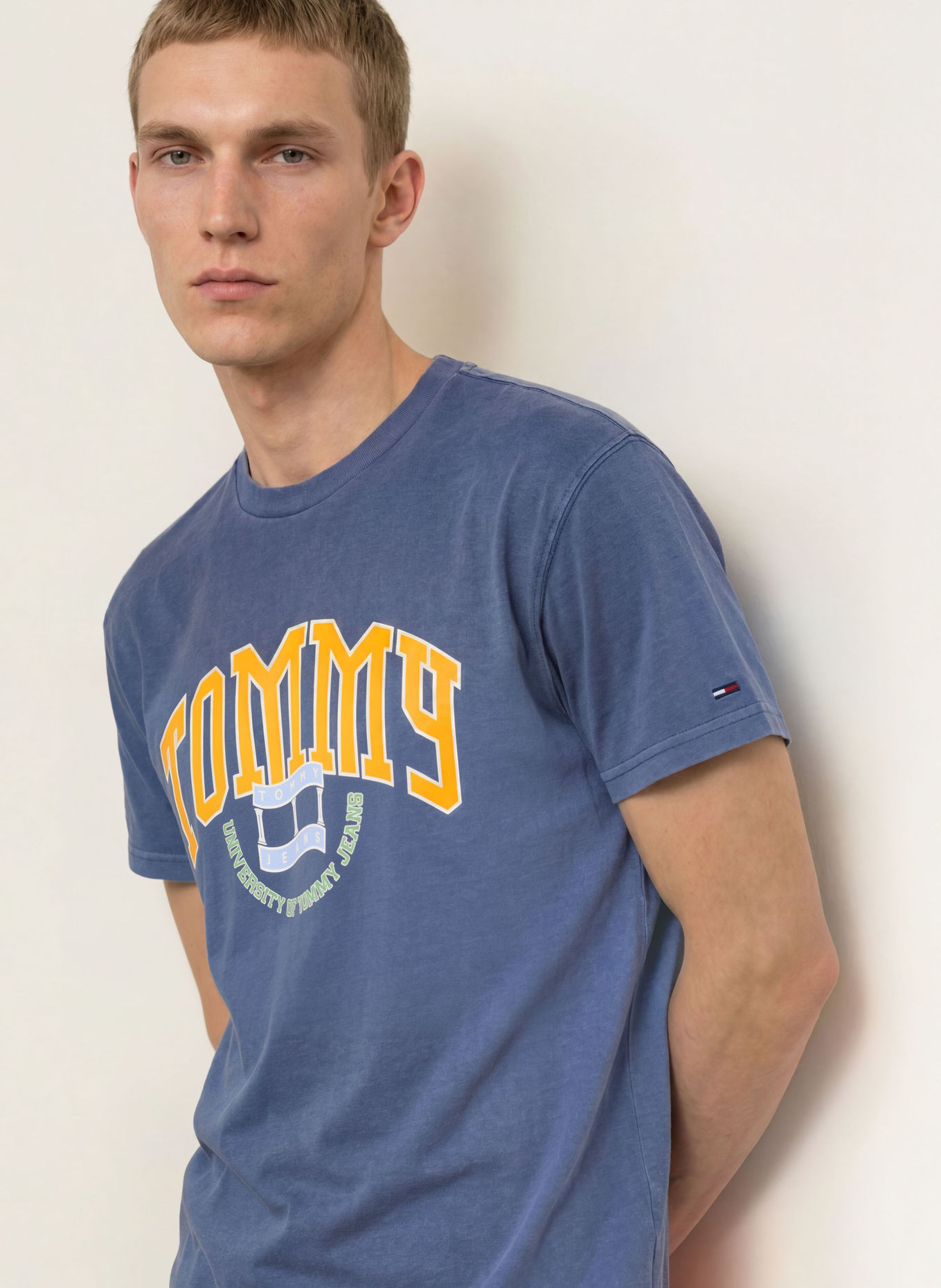 TOMMY JEANS T-shirt: MØRKEBLÅ / GUL / GRØN