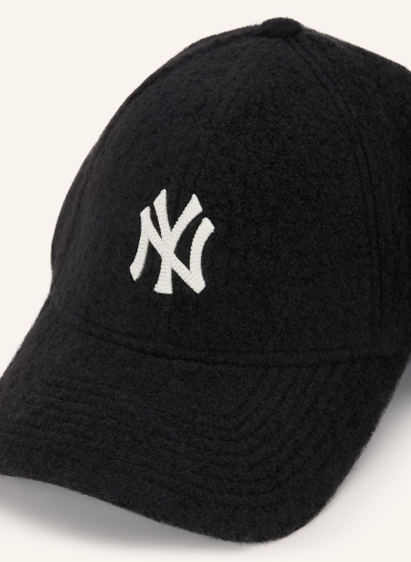 NEW ERA WINTER BORG 9FORTY® Cap: BLACK / WHITE