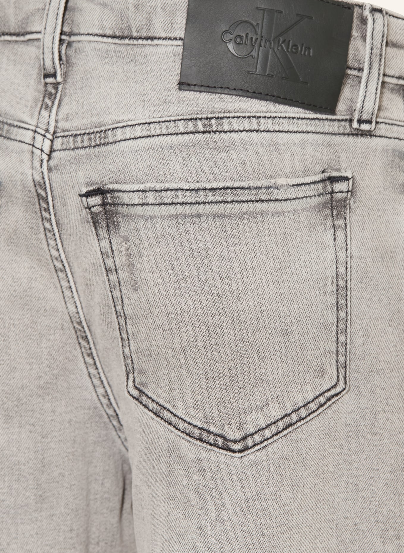 Calvin Klein Džíny ve stylu „skater fit“: 1DA Stone Grey Wash