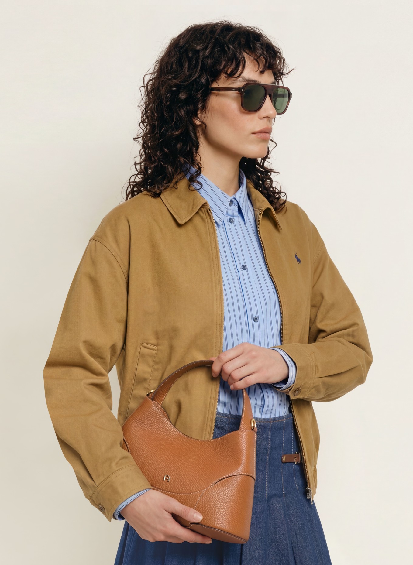 AIGNER Handväska HAZEL MEDIUM: BRUN