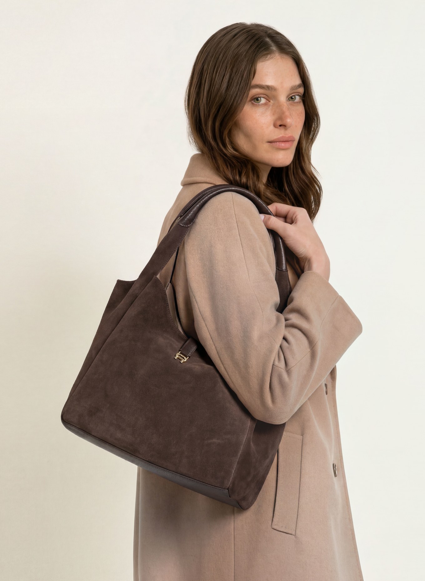 AIGNER Bucket bag: DARK BROWN / GOLD