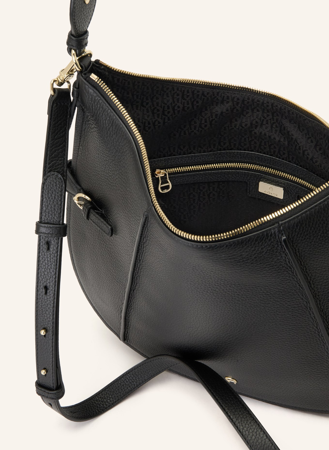 AIGNER CAVALLO MEDIUM Shoulder bag: BLACK / GOLD