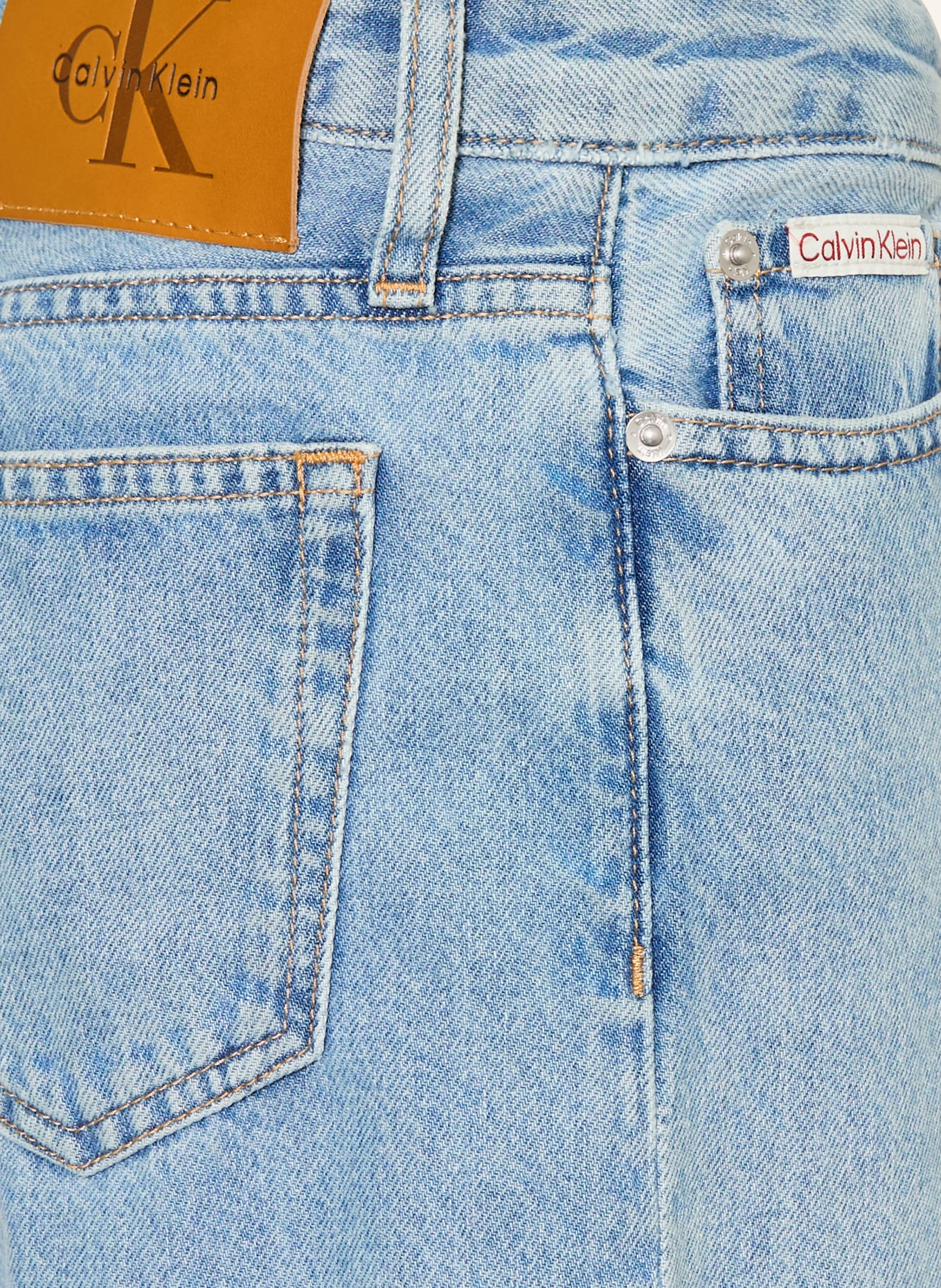 Calvin Klein Jeans Barrel Fit: 1A7 Stone Mid Blue Wash