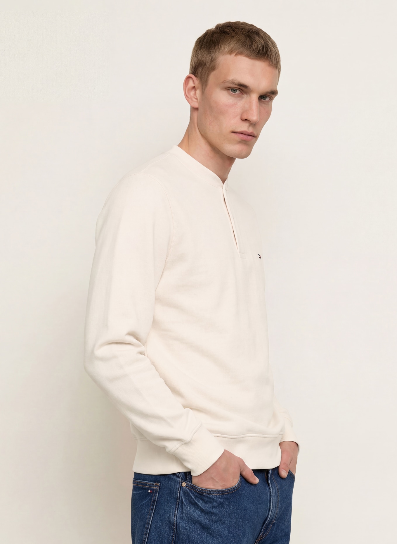 TOMMY HILFIGER Sweatshirt: ECRU