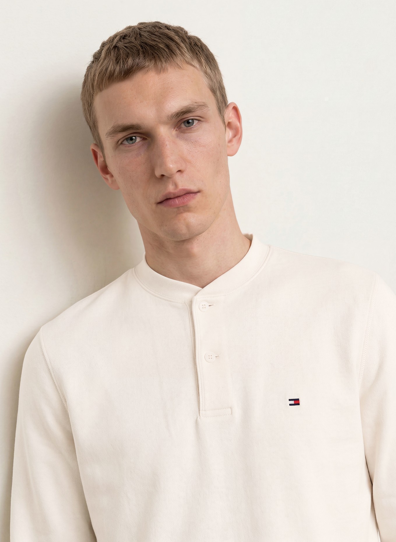 TOMMY HILFIGER Sweatshirt: ECRU