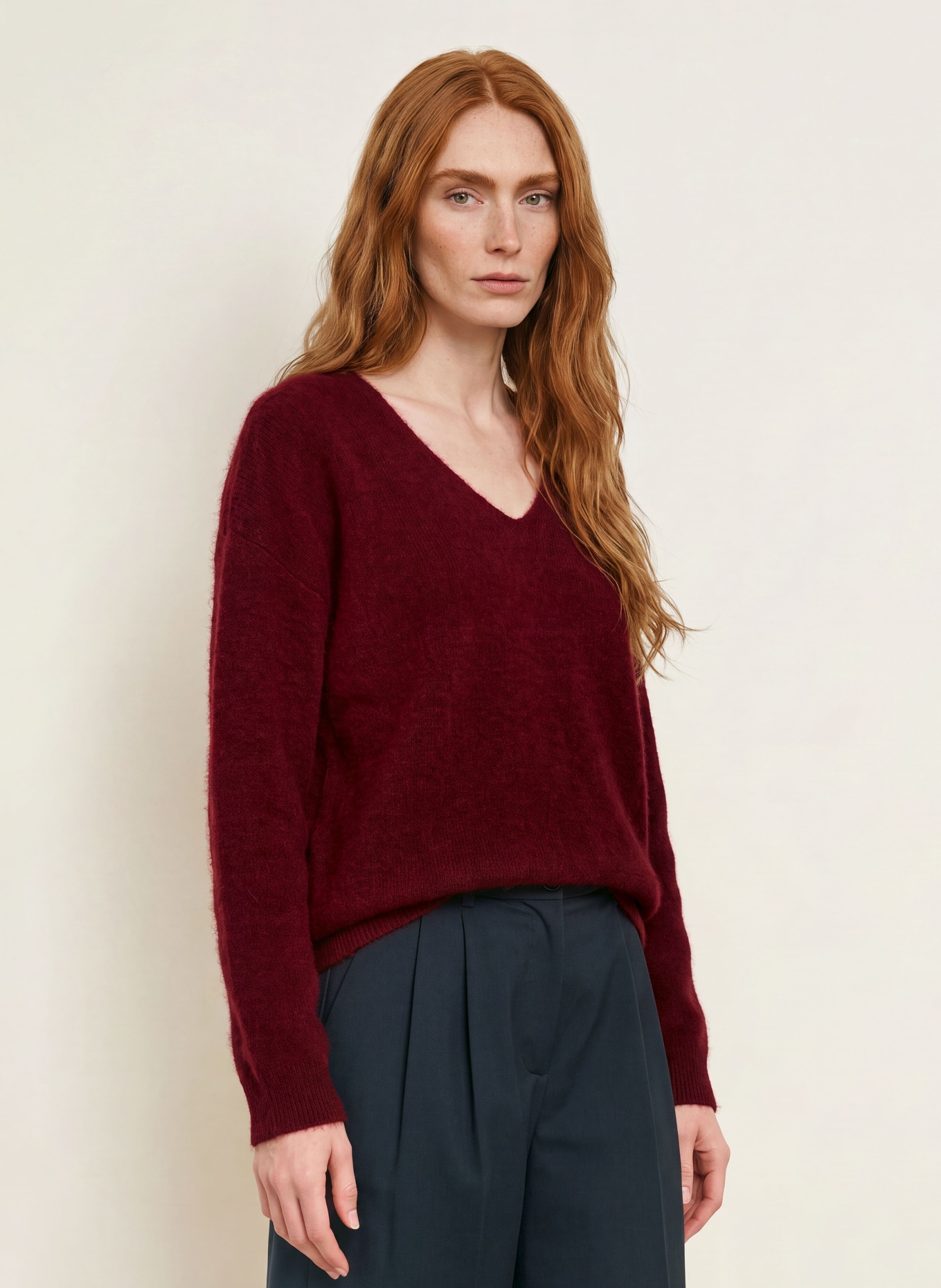 darling harbour Sweater: DARK RED