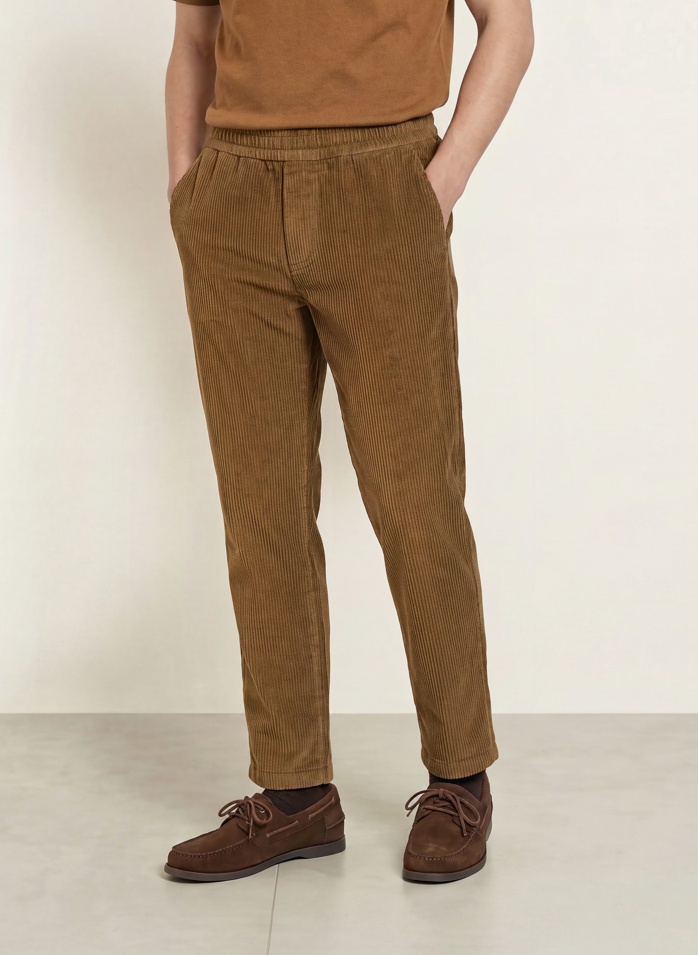 NOWADAYS Cordhose im Jogging-Stil Regular Fit: DUNKELBRAUN