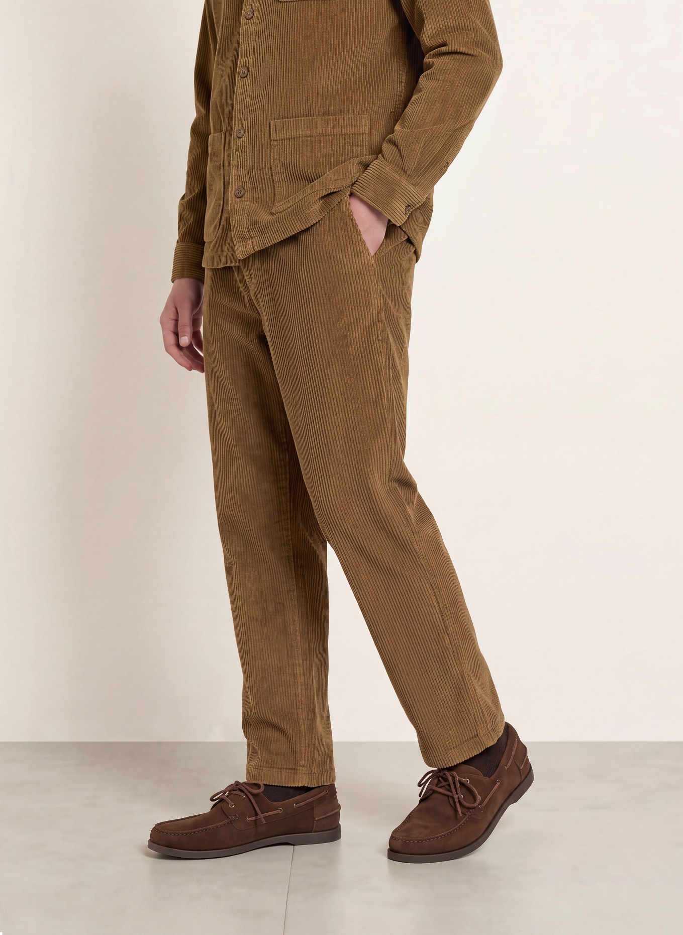 NOWADAYS Cordhose im Jogging-Stil Regular Fit: DUNKELBRAUN