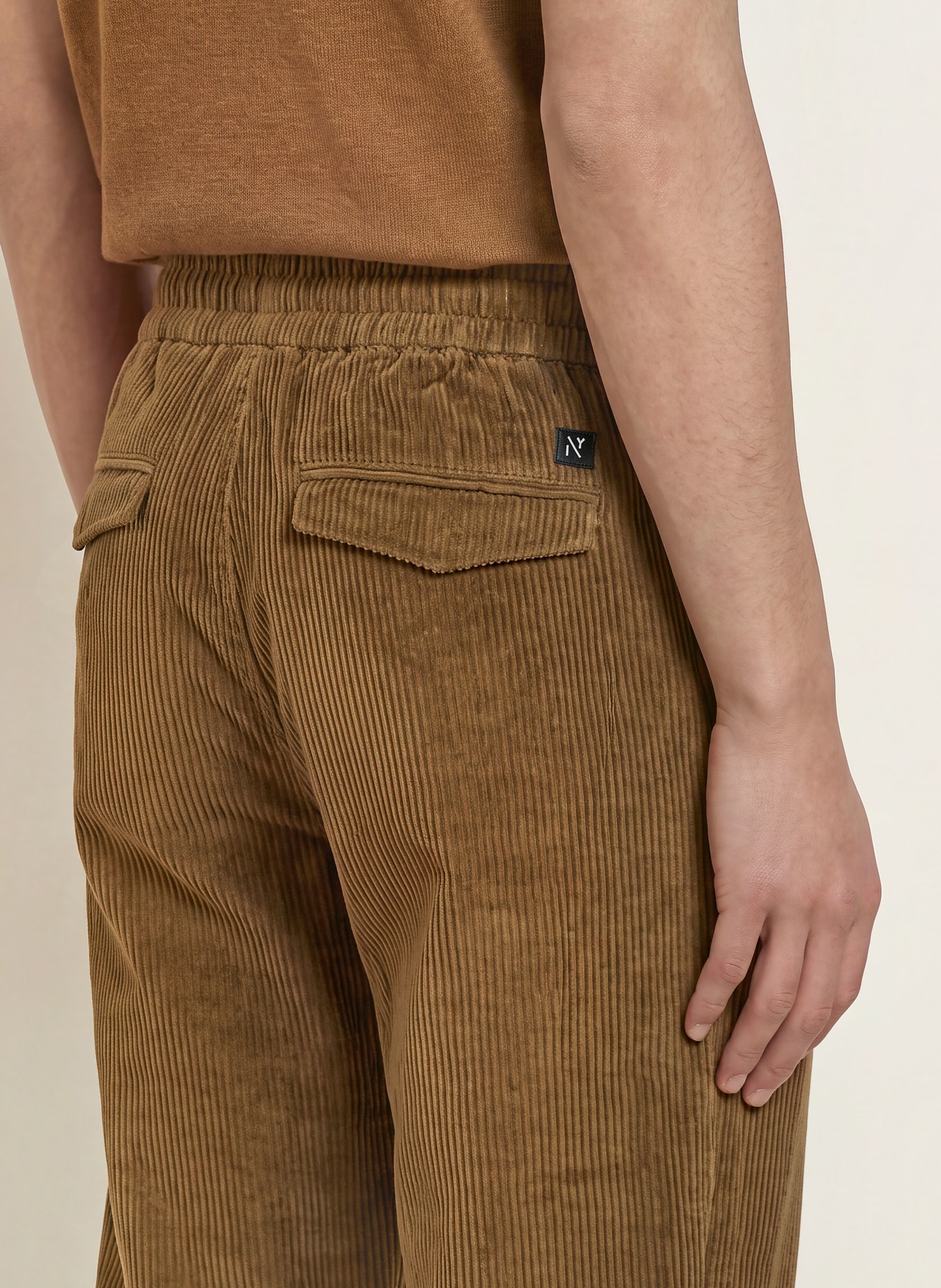 NOWADAYS Cordhose im Jogging-Stil Regular Fit: DUNKELBRAUN