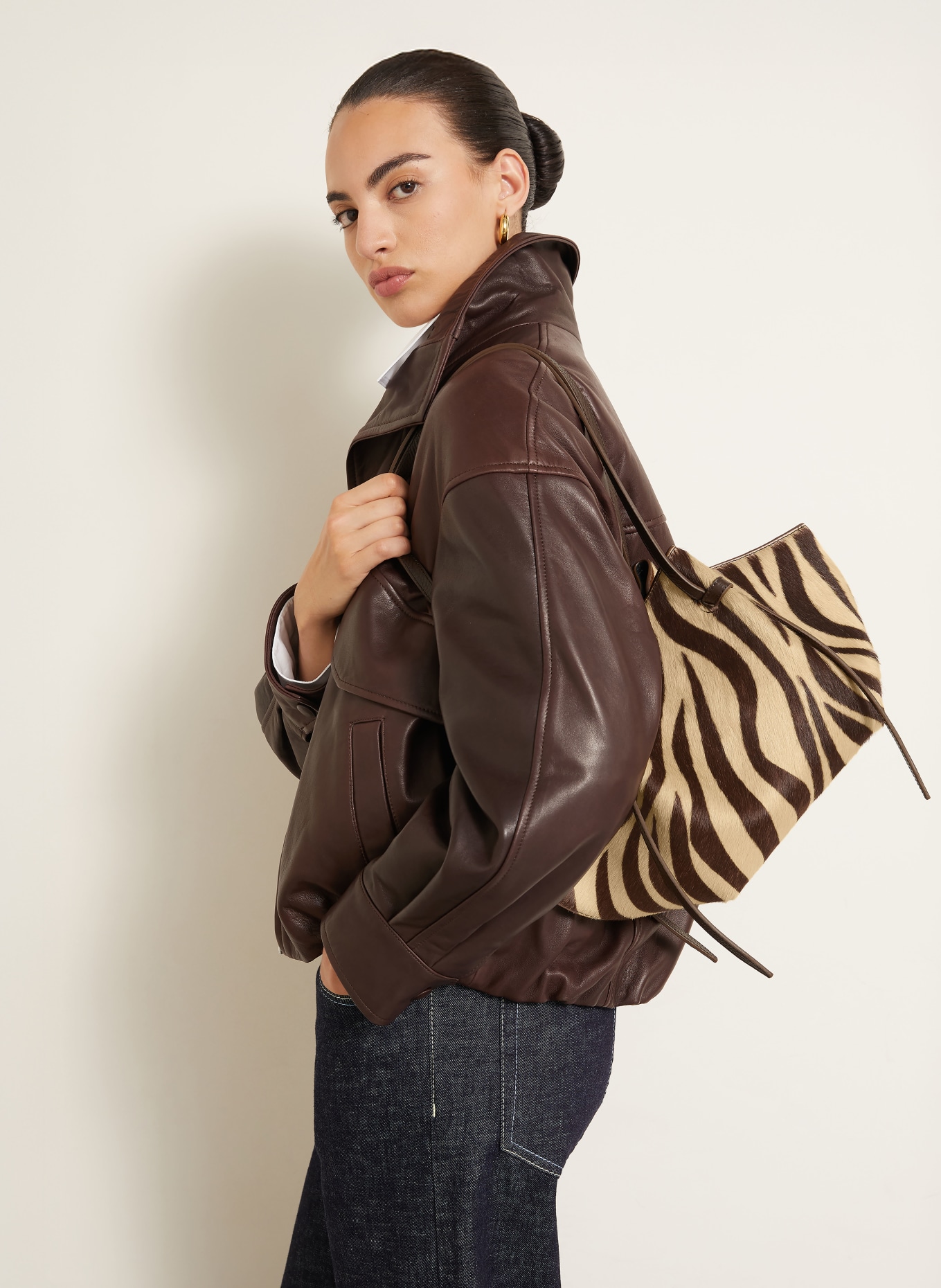 YUZEFI MOCHI Shoppers: DARK BROWN / CREAM