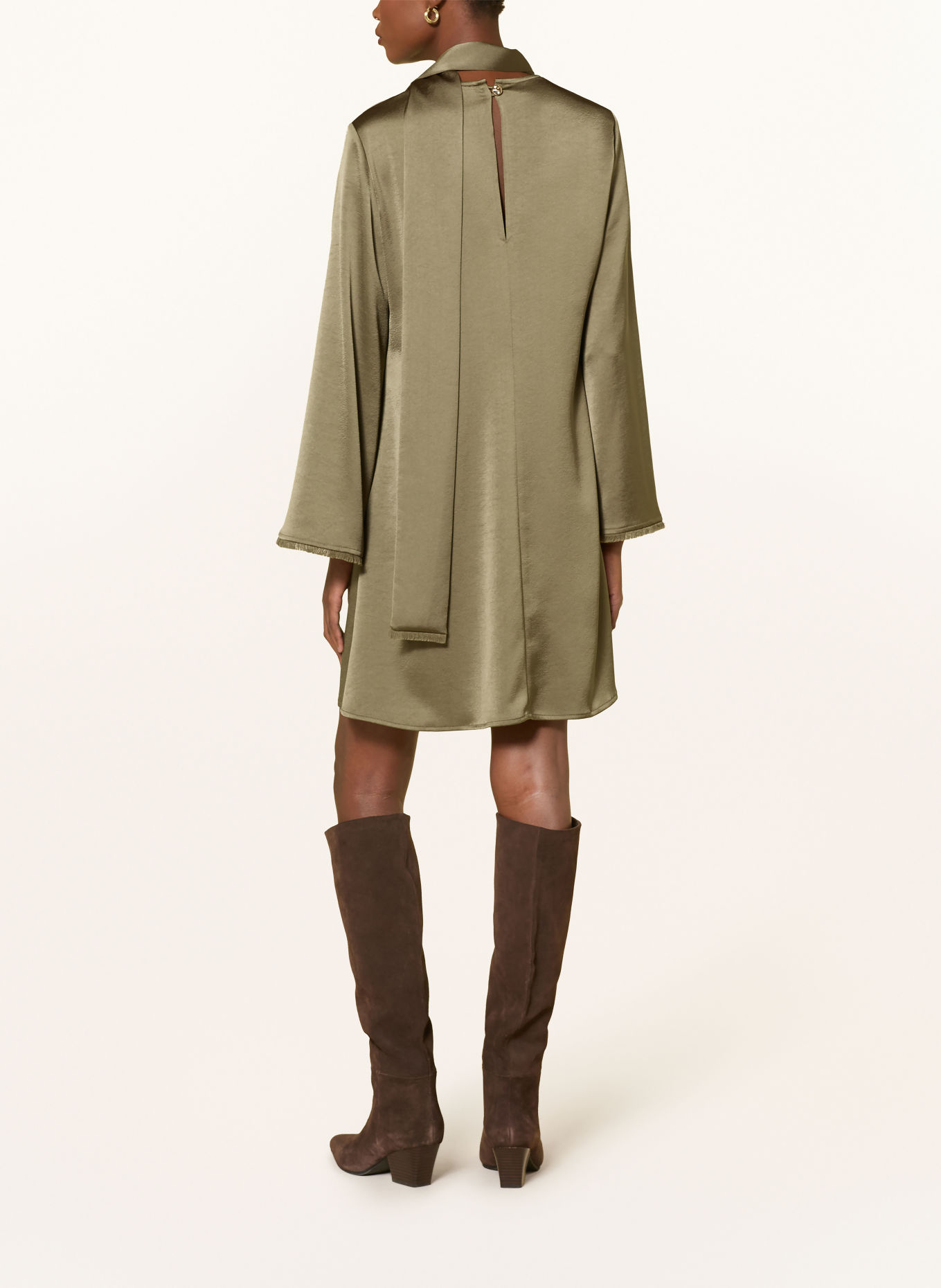 RIANI Satinkleid mit Schluppe: OLIV