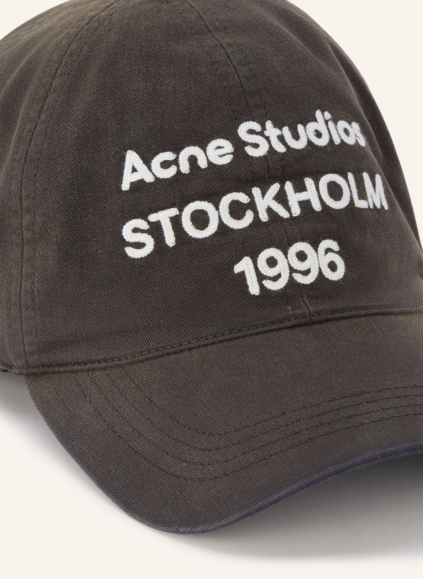 Acne Studios Pet: ZWART / WIT