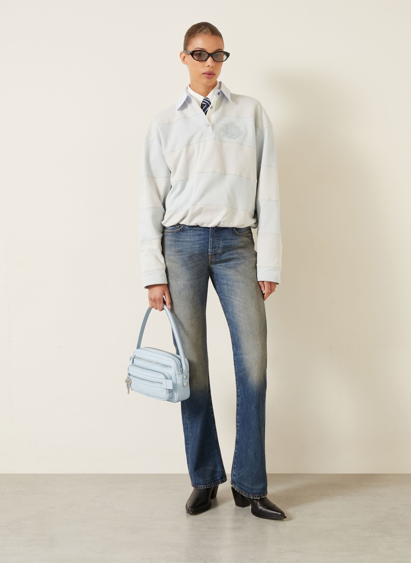 Acne Studios Umhängetasche CAMERO PARTY: HELLBLAU / SILBER
