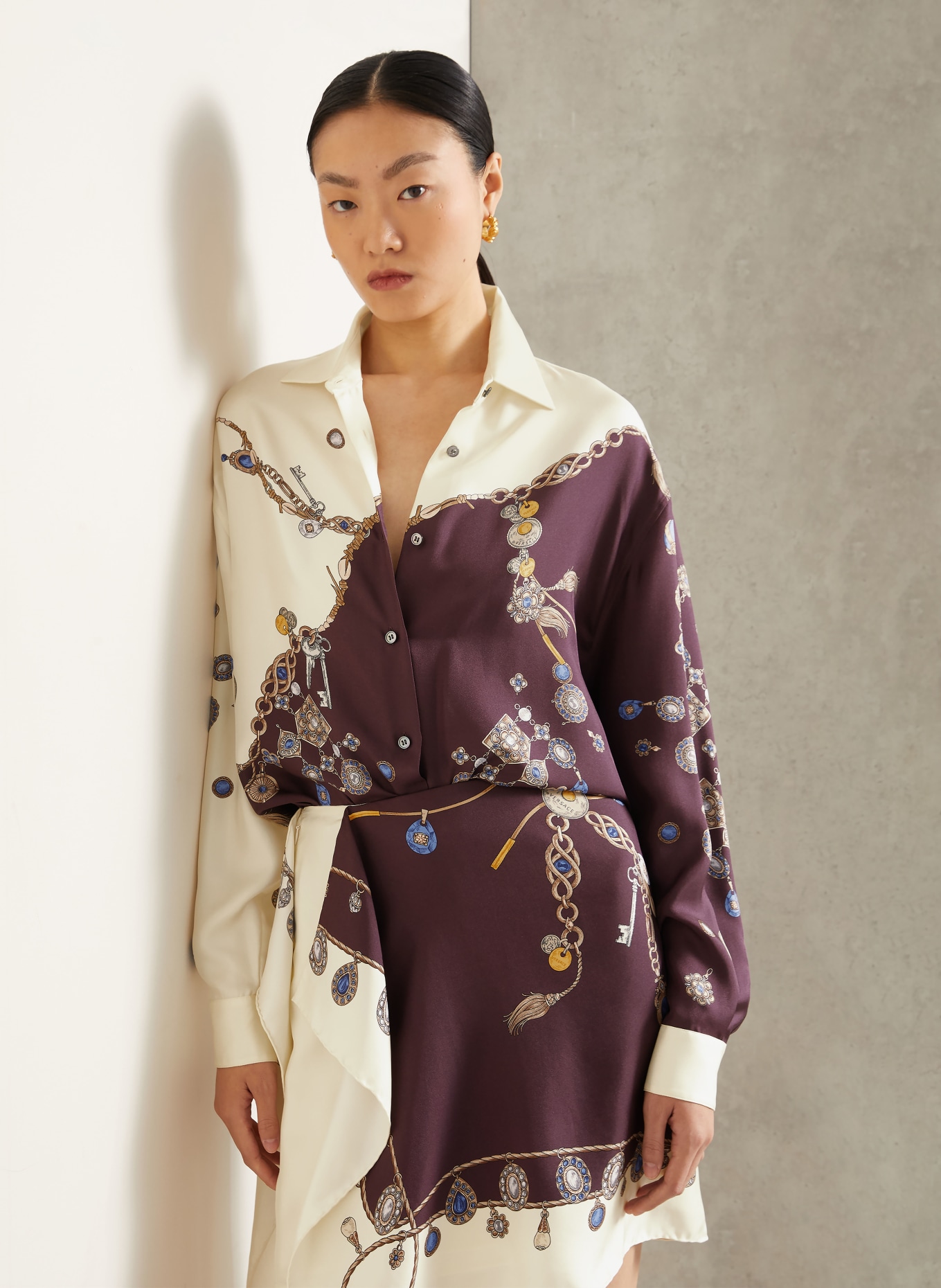 VERSACE Chemisier en soie: LILAS FONCÉ / OR / BLANC