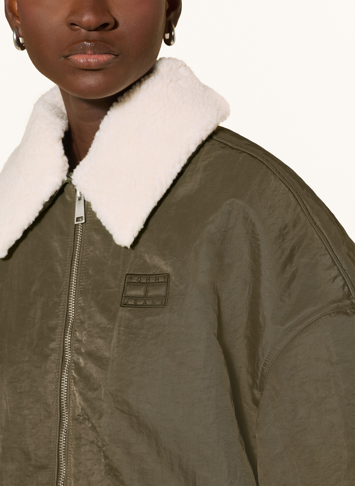 TOMMY JEANS Blouson met afneembare Kraag: GROEN / CRÈME