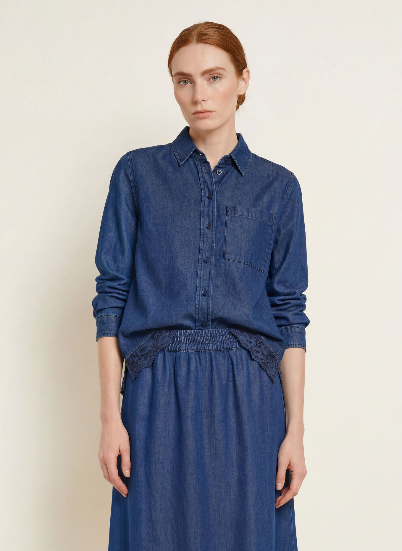 MILANO ITALY Hemdbluse in Jeansoptik mit Spitze: BLAU