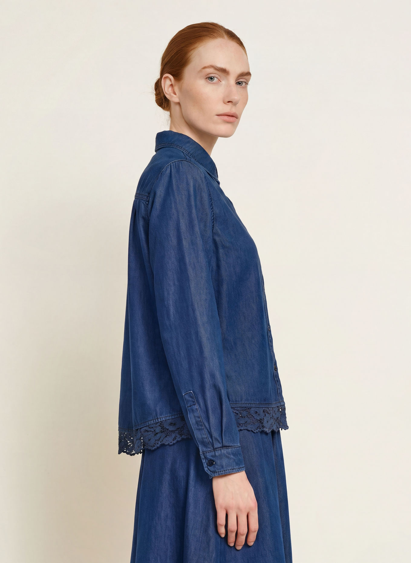 MILANO ITALY Hemdbluse in Jeansoptik mit Spitze: BLAU