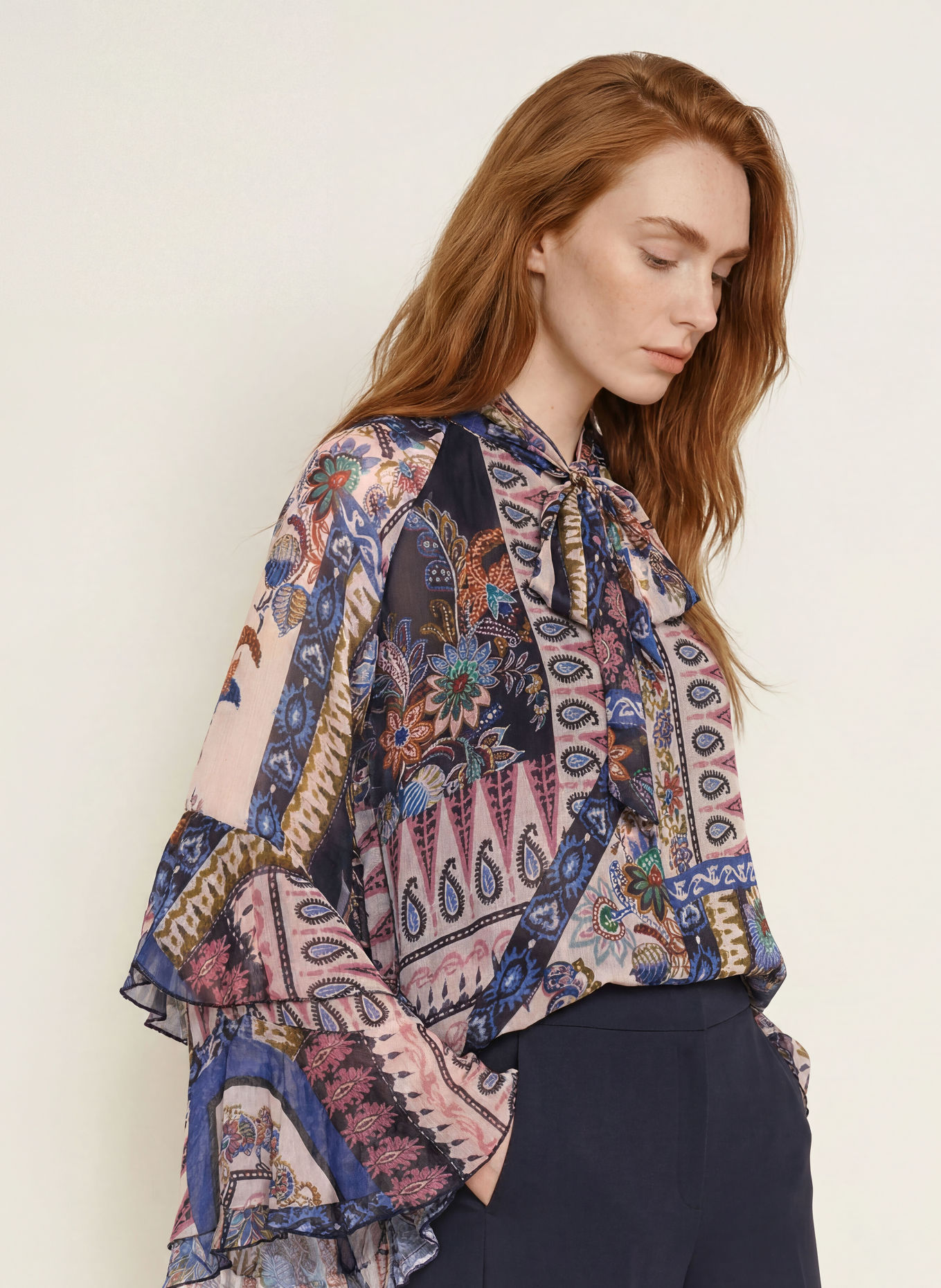 MILANO ITALY Schluppenbluse mit Volants: DUNKELBLAU / ALTROSA / BEIGE