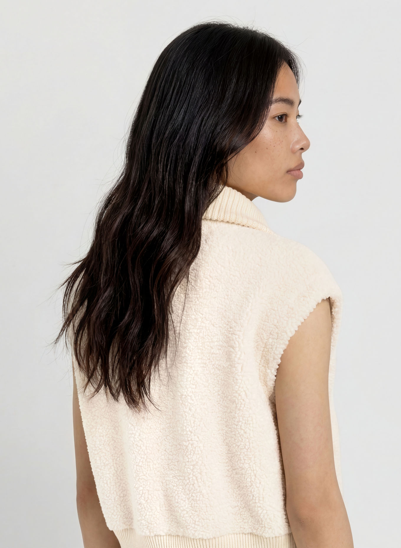 VARLEY Veste sans manches en fourrure synthétique DOMINIC: ÉCRU