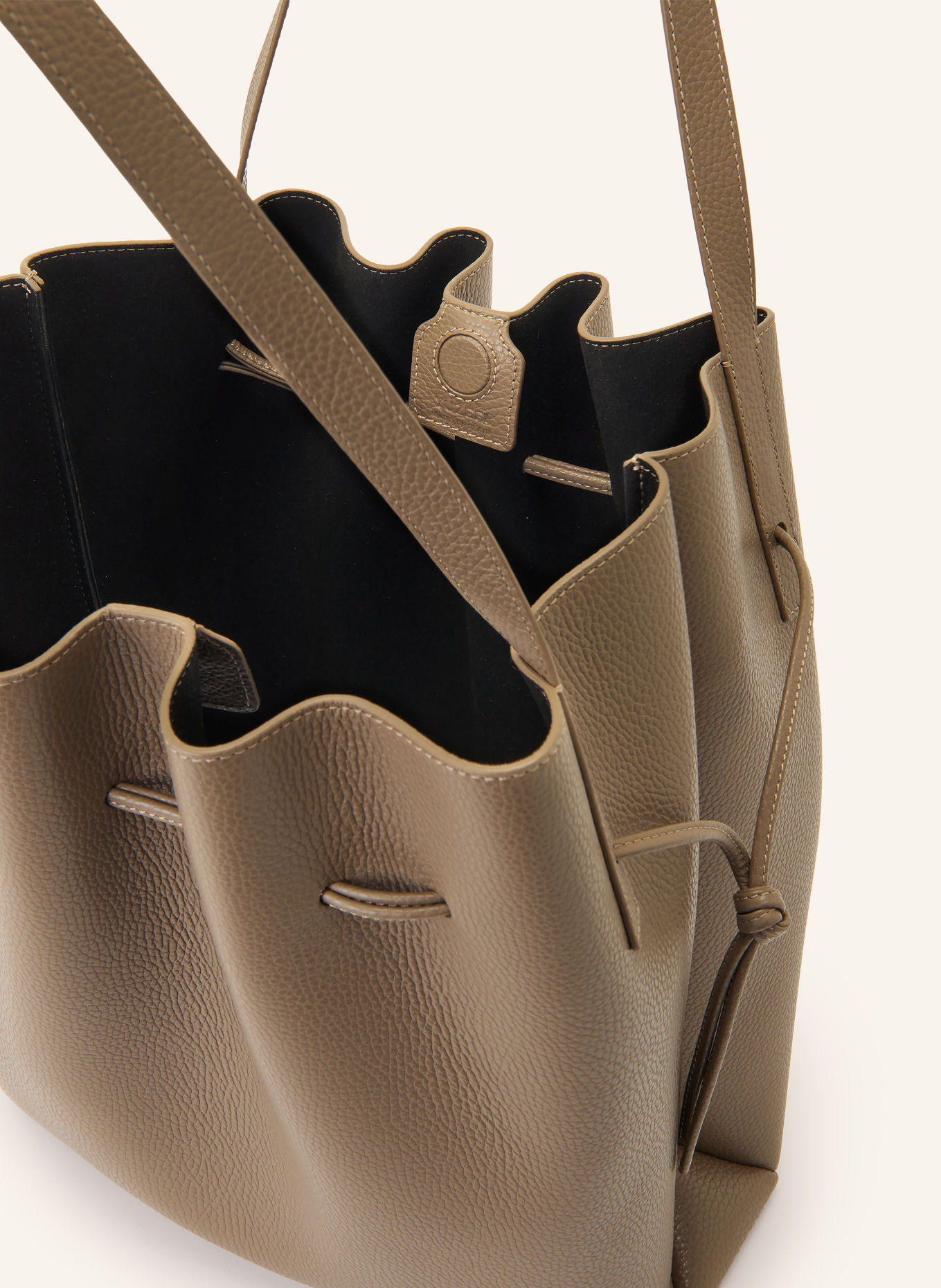 YUZEFI Beuteltasche SCALLOP: TAUPE