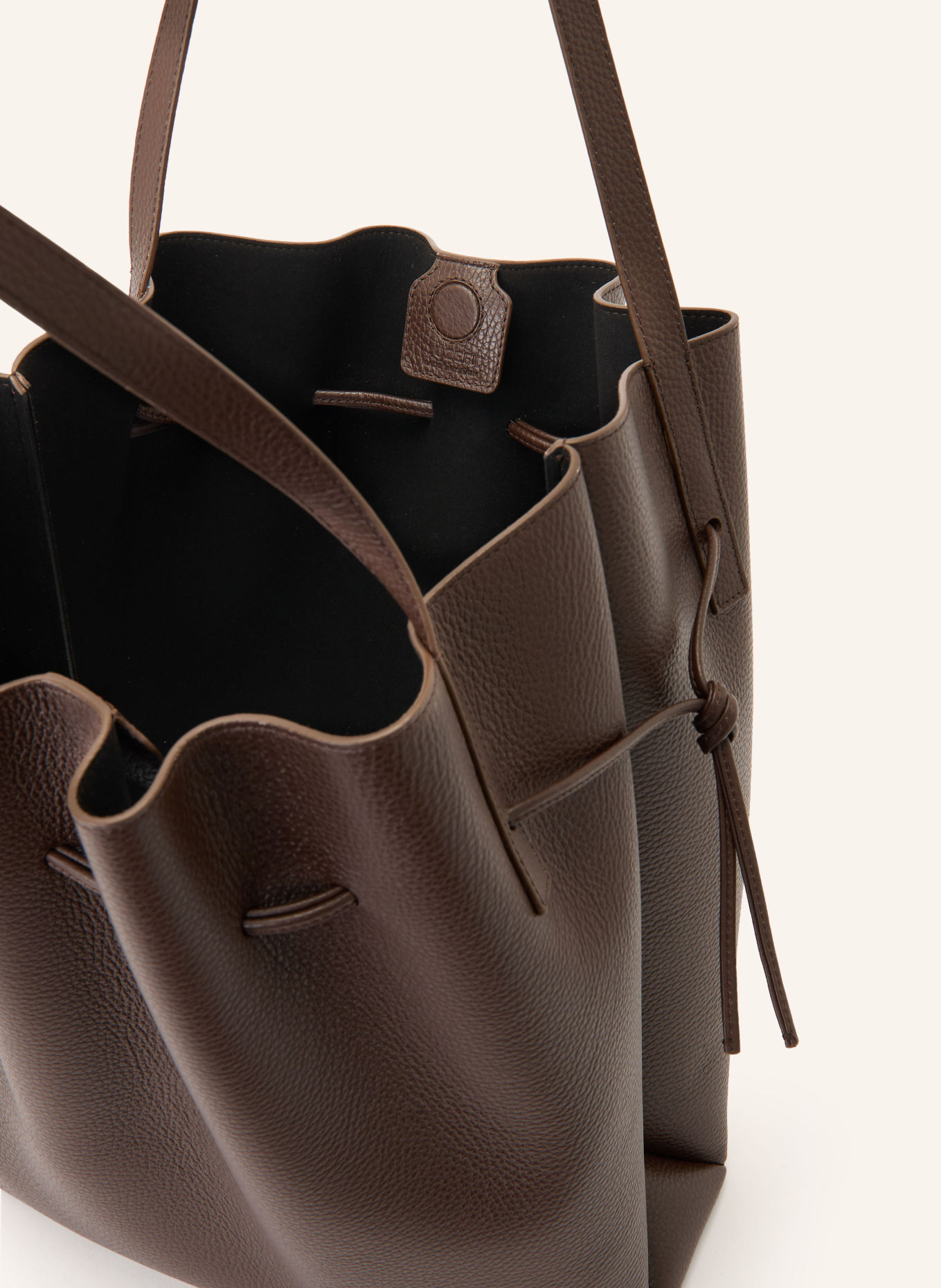 YUZEFI Sac seau SCALLOP: MARRON FONCÉ