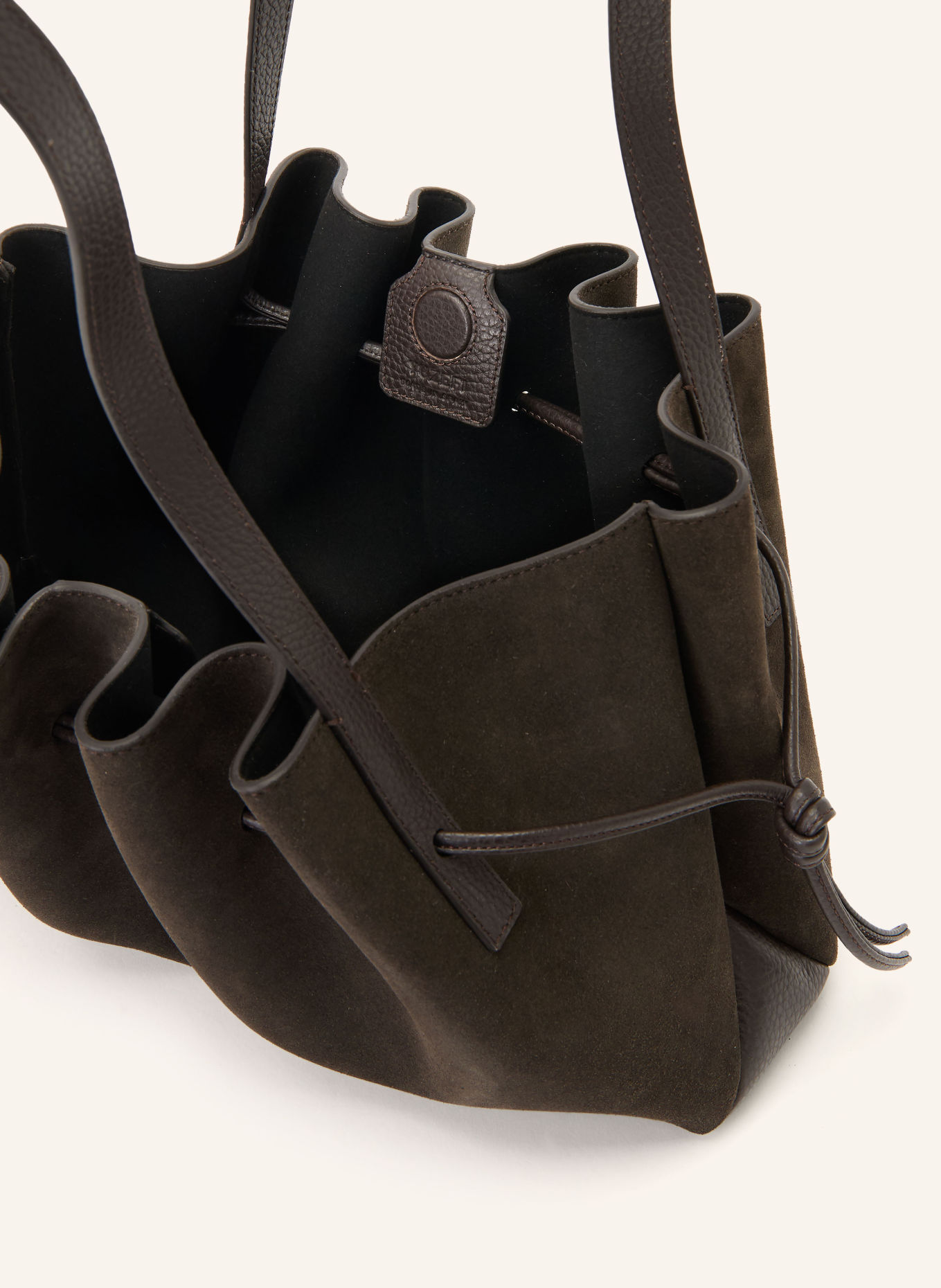 YUZEFI Schultertasche SCALLOP: DUNKELBRAUN