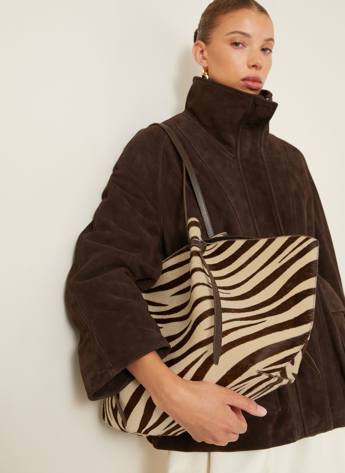 YUZEFI MOCHI LARGE Shoppers: DARK BROWN / CREAM