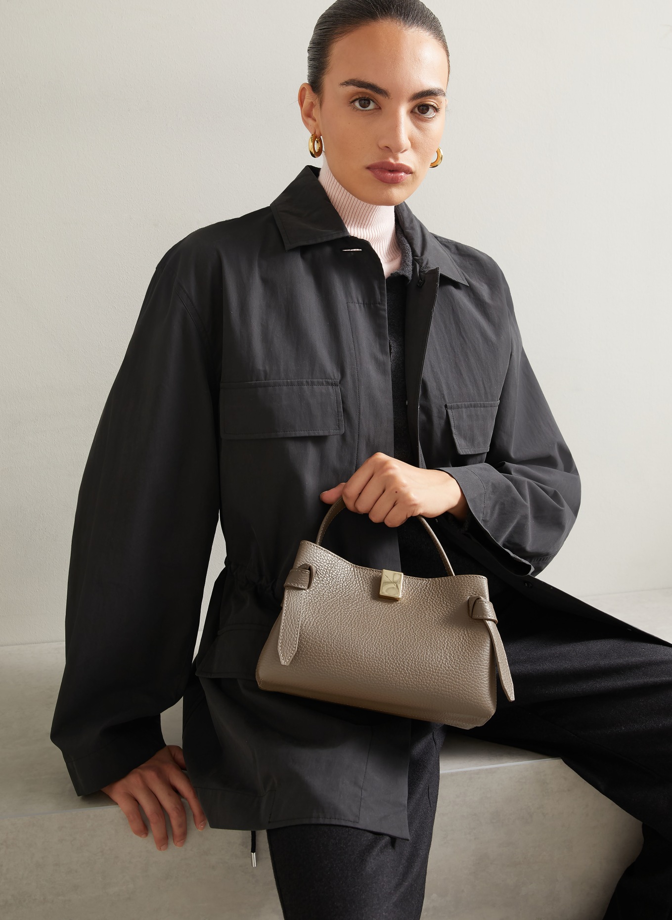 YUZEFI GYOZA MINI Shoulder Bag: TAUPE / GOLD