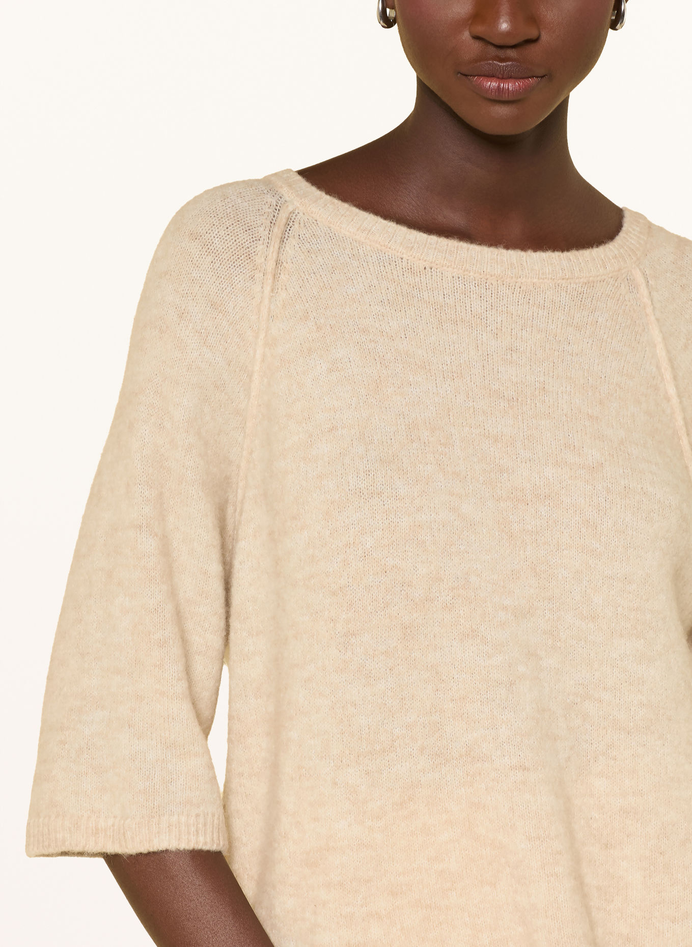 Smith & Soul Sweater with 3/4-length sleeves and a detachable bow tie: BEIGE