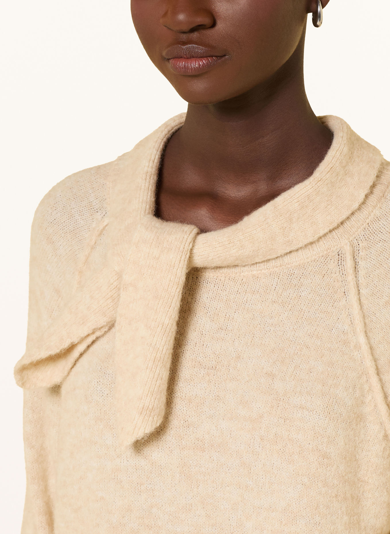 Smith & Soul Sweater with 3/4-length sleeves and a detachable bow tie: BEIGE