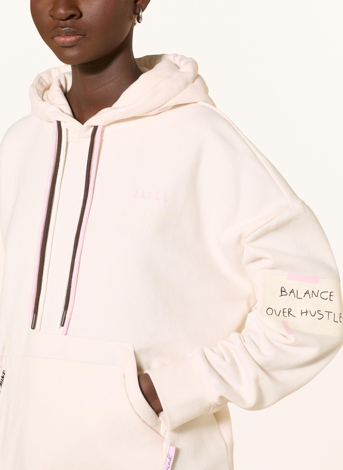 Smith & Soul Oversized-Hoodie: ECRU / DUNKELBRAUN / ROSA