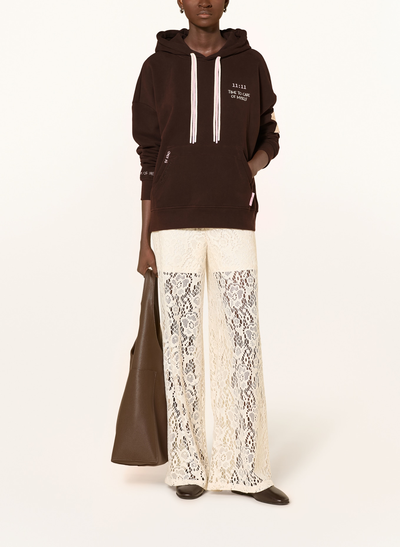 Smith & Soul Oversized mikina s kapucí: TMAVĚ HNĚDÁ / RŮŽOVÁ / REŽNÁ
