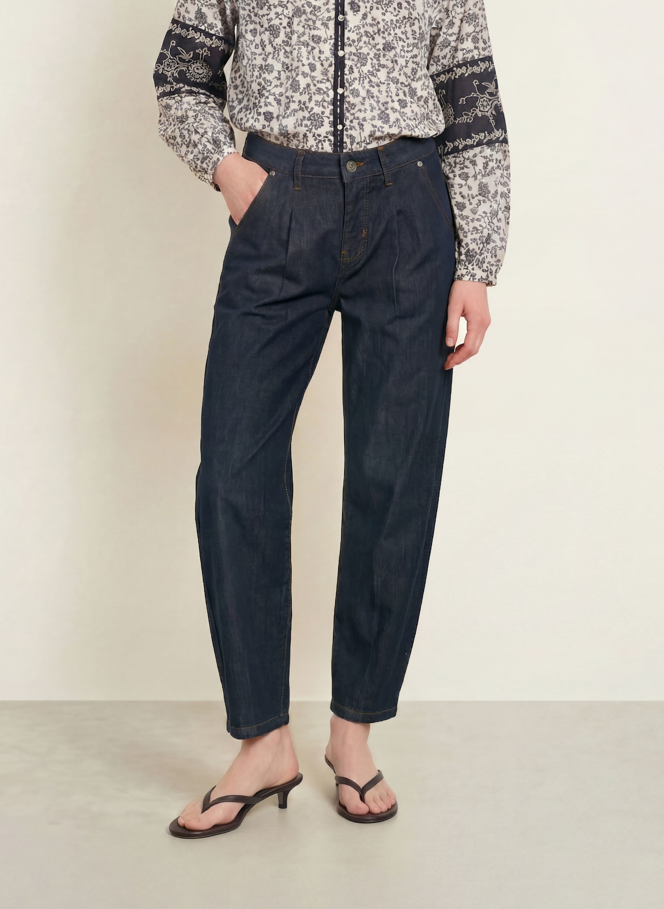 Buena Vista Barrel-leg jeans: 9110 rinse wash