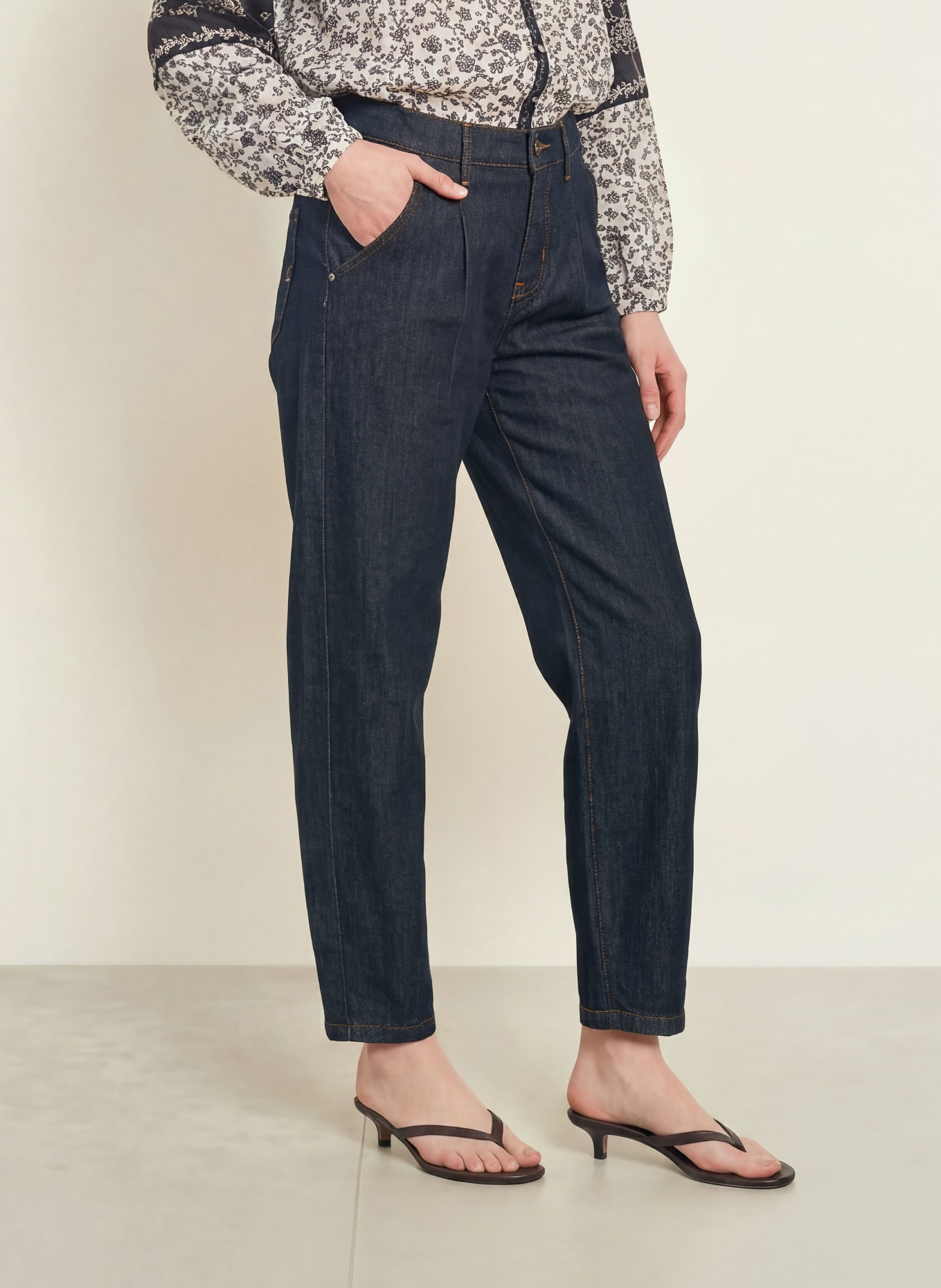 Buena Vista Barrel-leg jeans: 9110 rinse wash