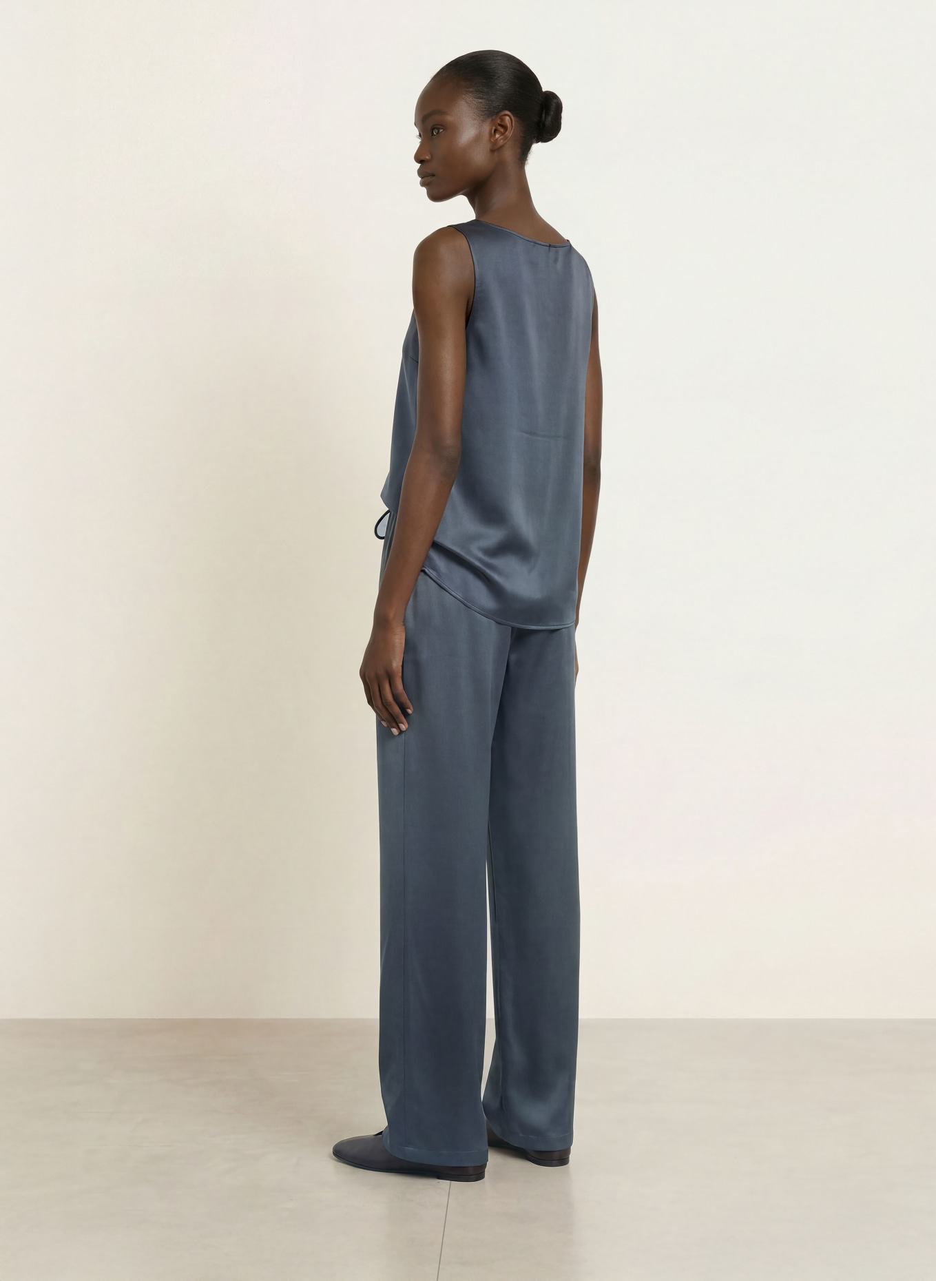 Juvia Marlene-broek FLORENS van satijn: DONKERBLAUW