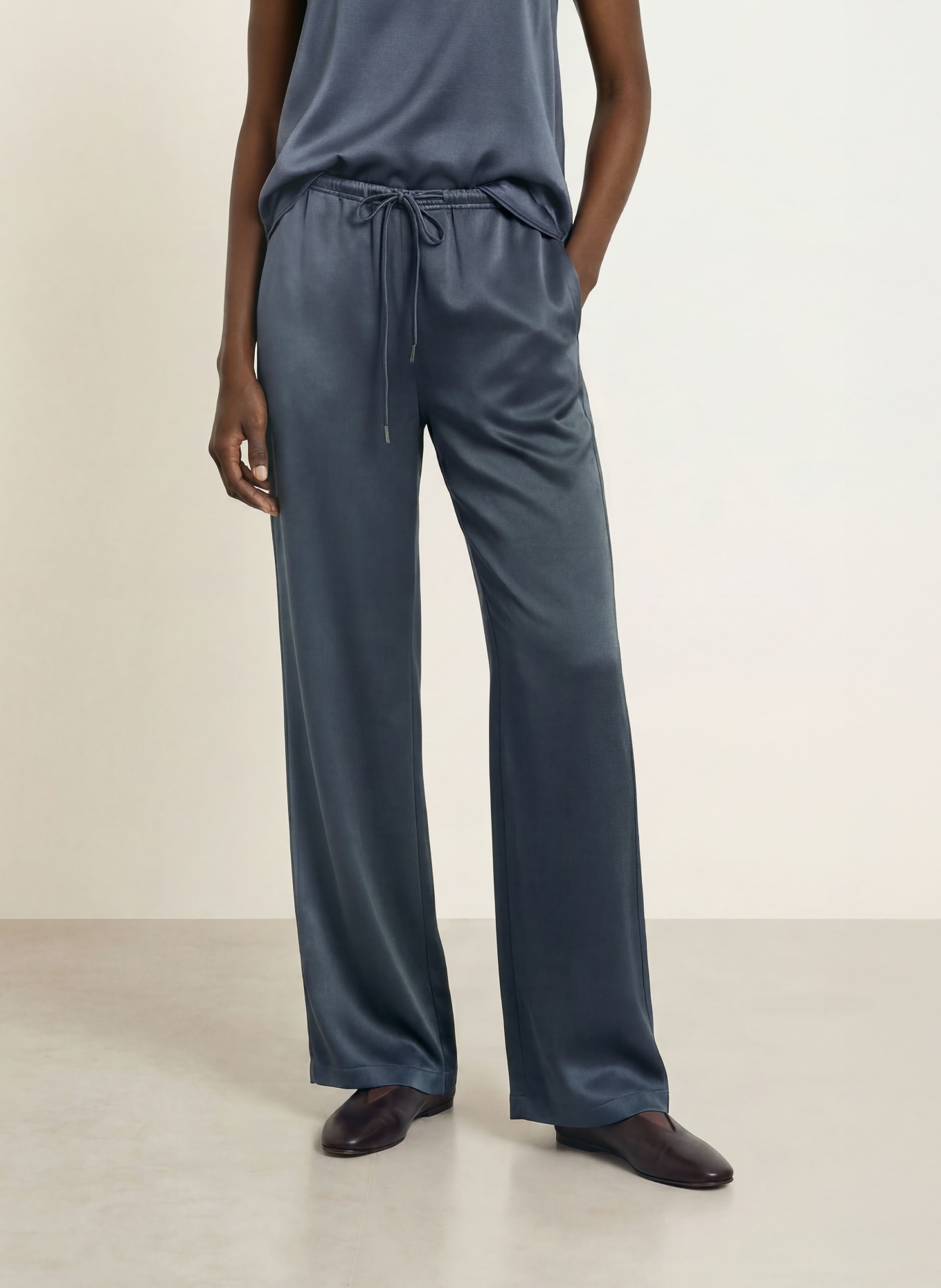 Juvia Marlene-broek FLORENS van satijn: DONKERBLAUW