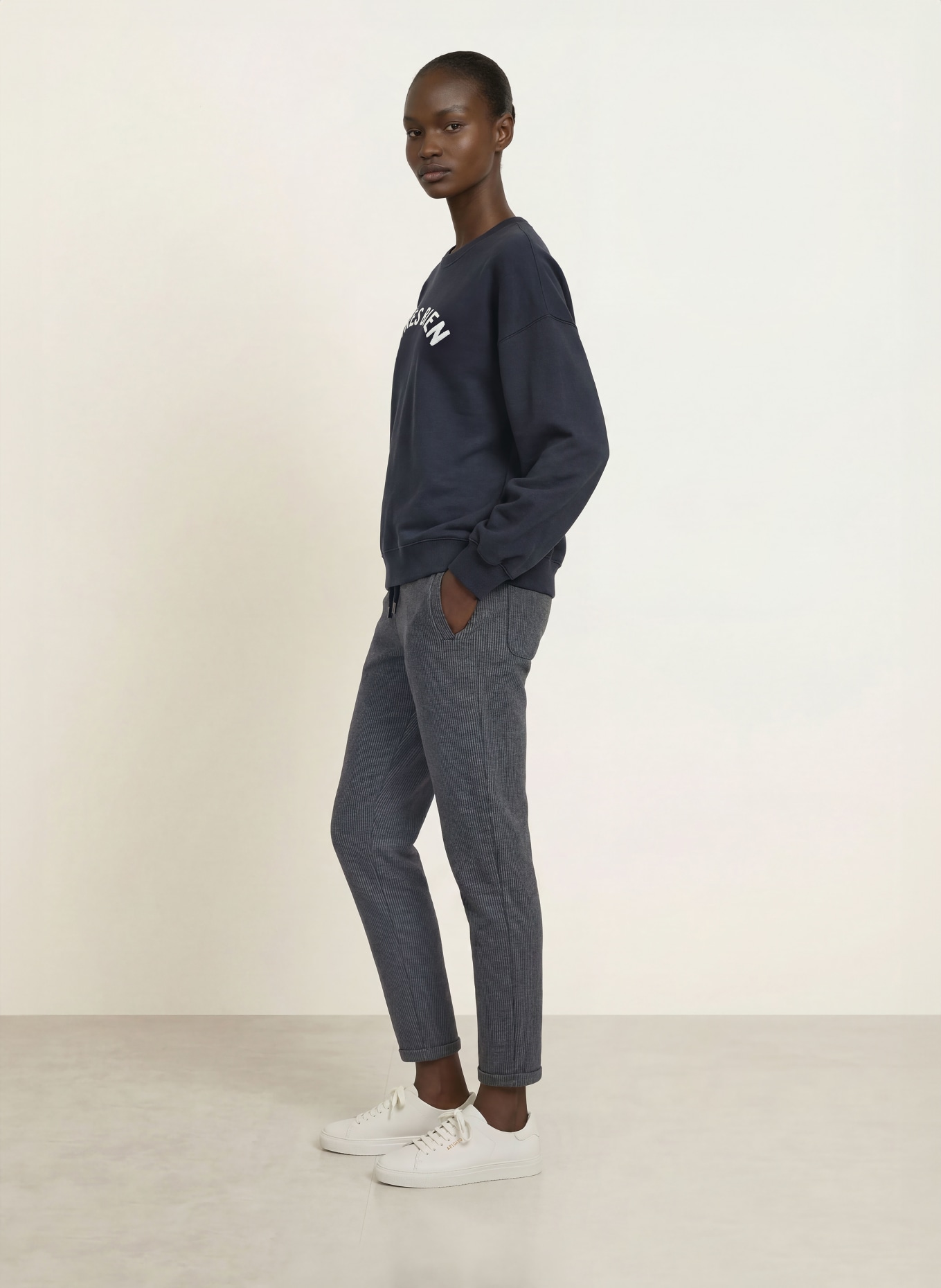 Juvia Sweatshirt VICKY: BLEU FONCÉ / ÉCRU
