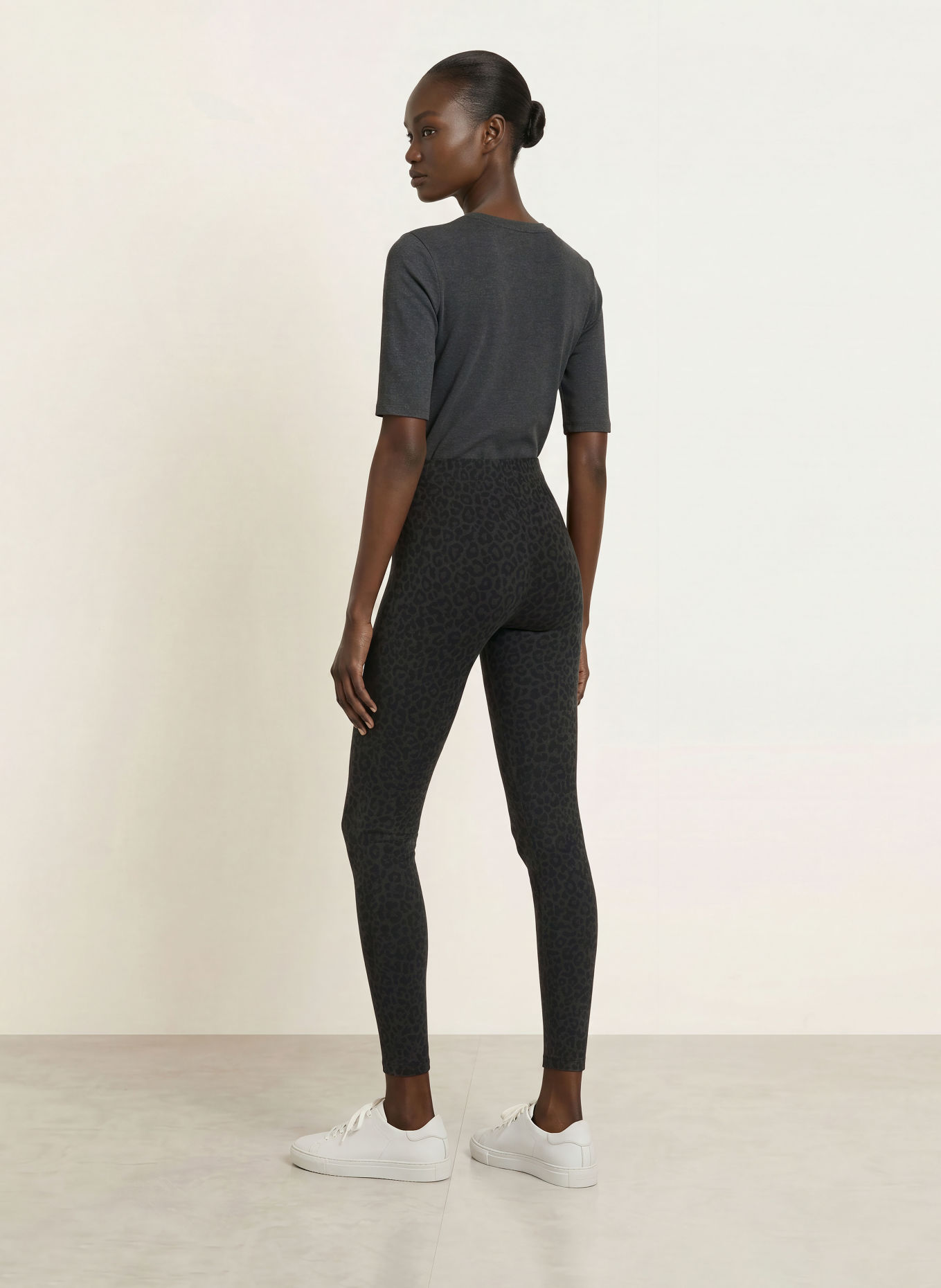 Juvia ZOÉ 7/8-Length Leggings: DARK GRAY / GRAY