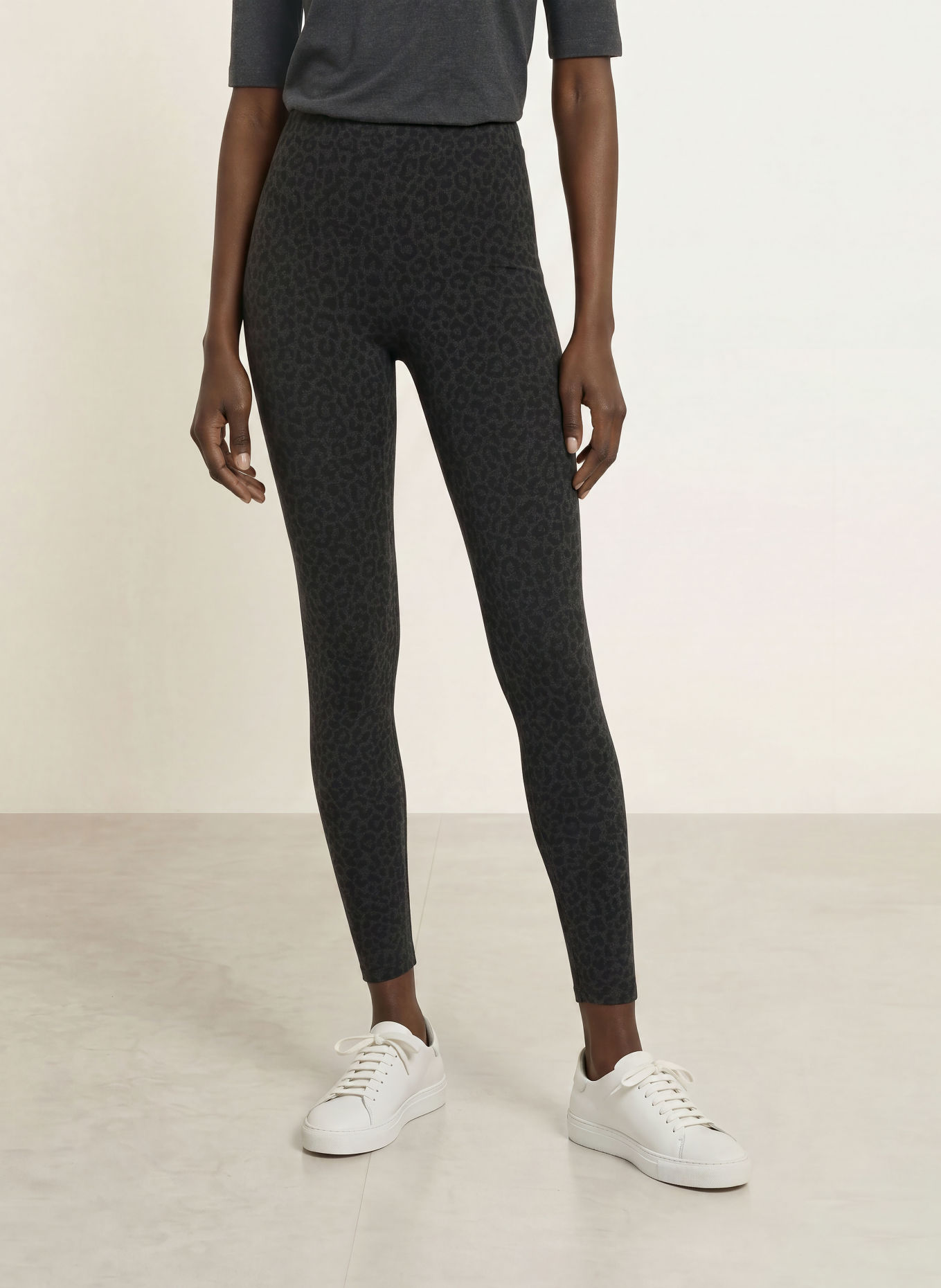 Juvia ZOÉ 7/8-Length Leggings: DARK GRAY / GRAY