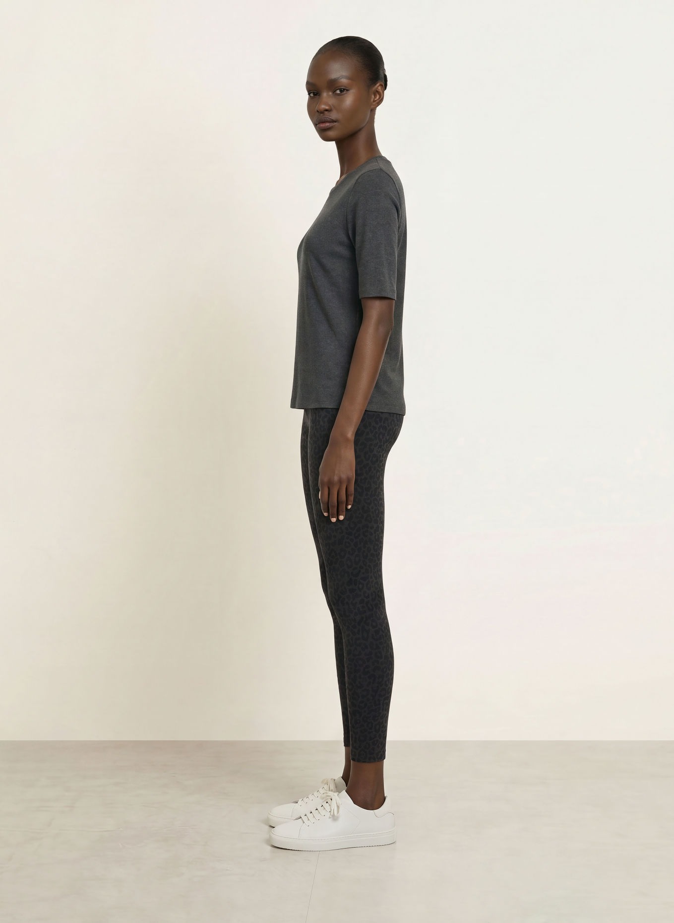 Juvia ZOÉ 7/8-Length Leggings: DARK GRAY / GRAY