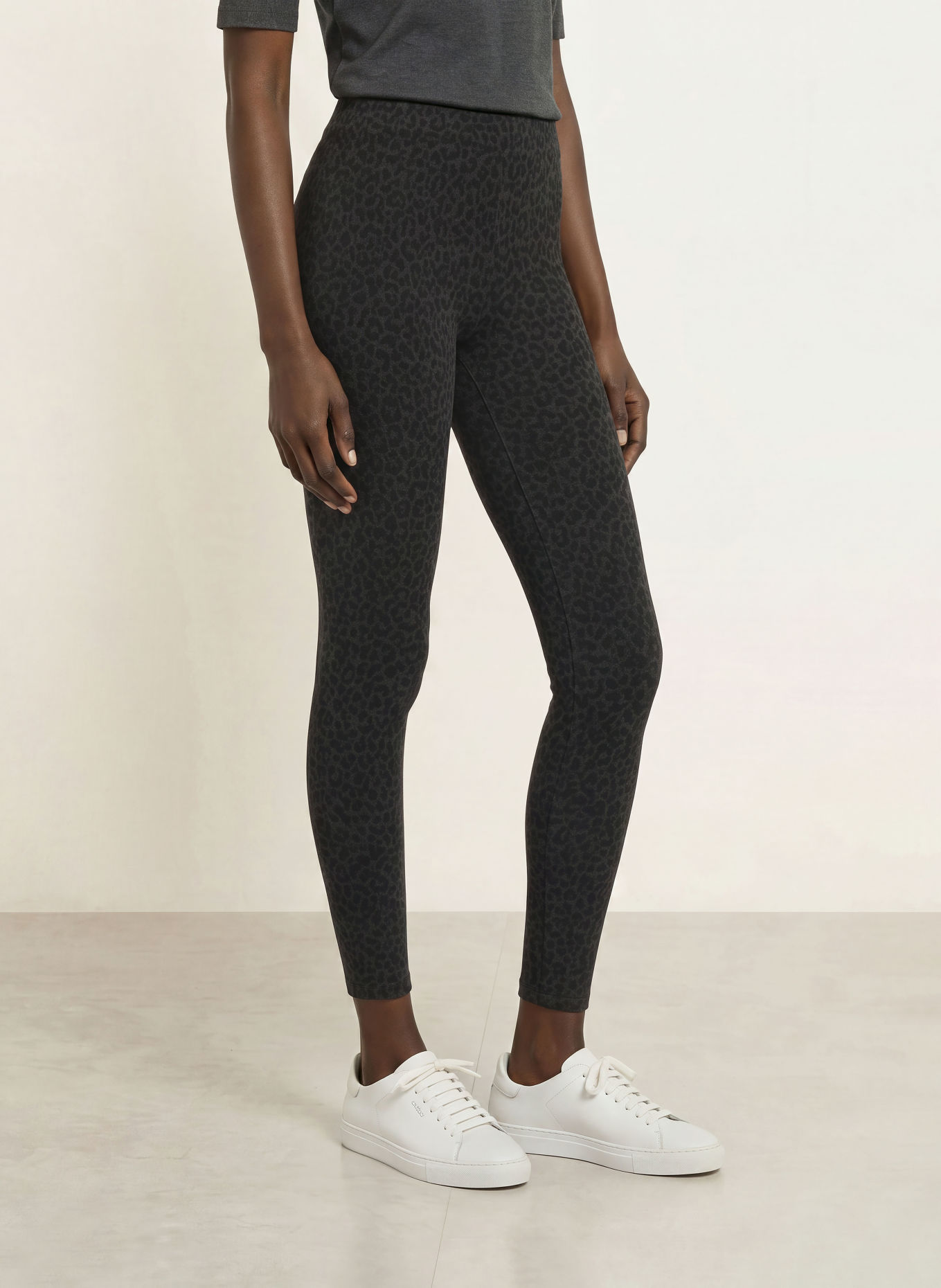 Juvia ZOÉ 7/8-Length Leggings: DARK GRAY / GRAY