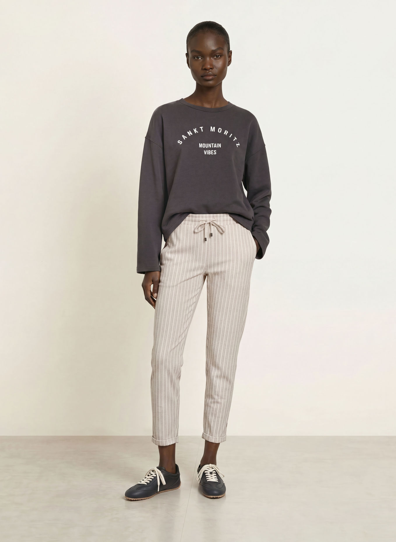 Juvia MARGIE Sweatpants: CREAM / DARK GRAY